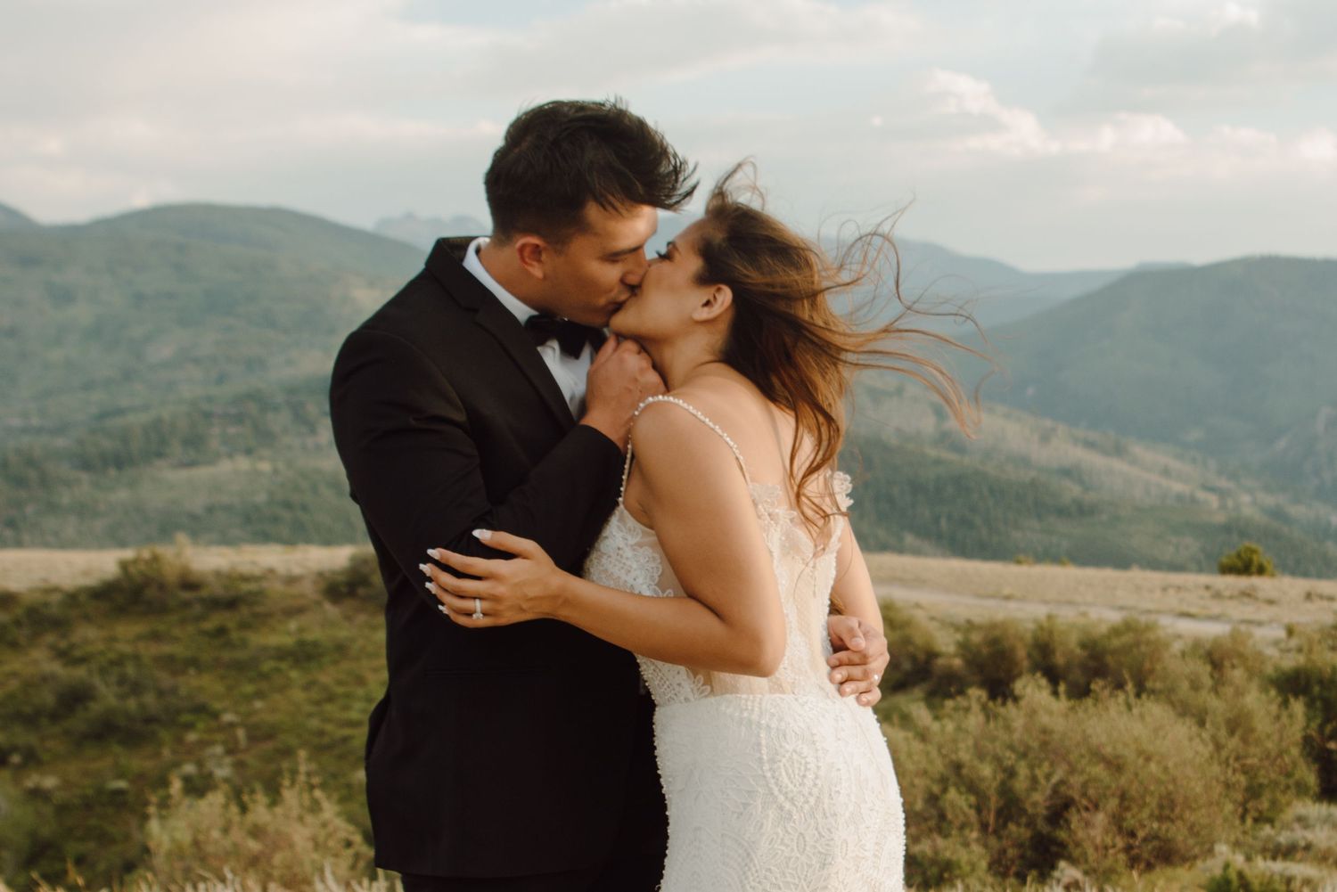 documentary style photographer, fine art wedding photographer cinematic wedding photographer, film inspired romantic dreamy editorial hawaii