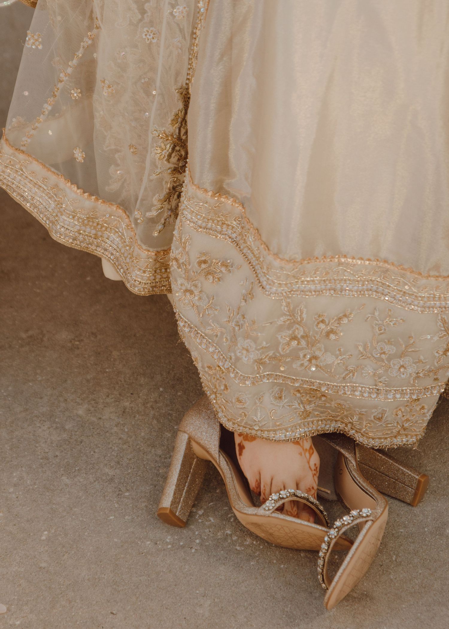 documentary style photographer, fine art wedding photographer cinematic wedding photographer, film inspired romantic dreamy editorial hawaii