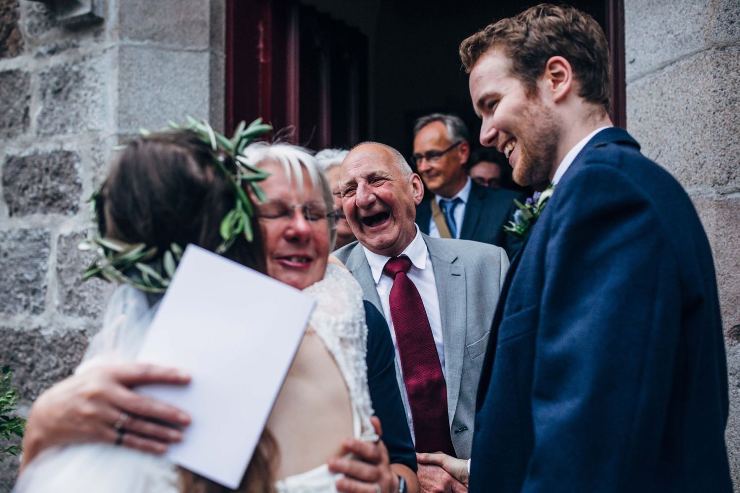 natural moment -wedding guest photography