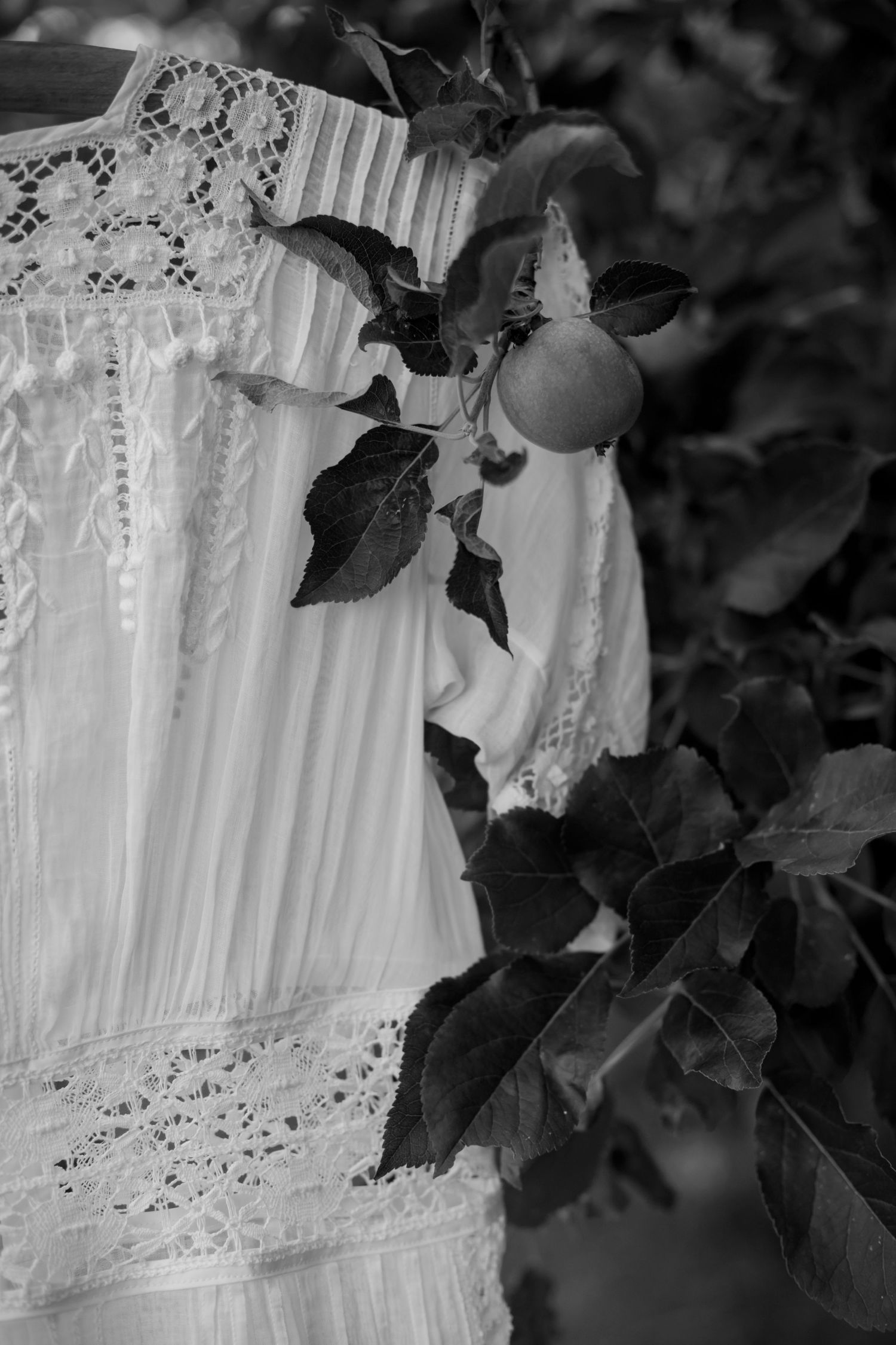 analogue-inspired wedding details in natural tones