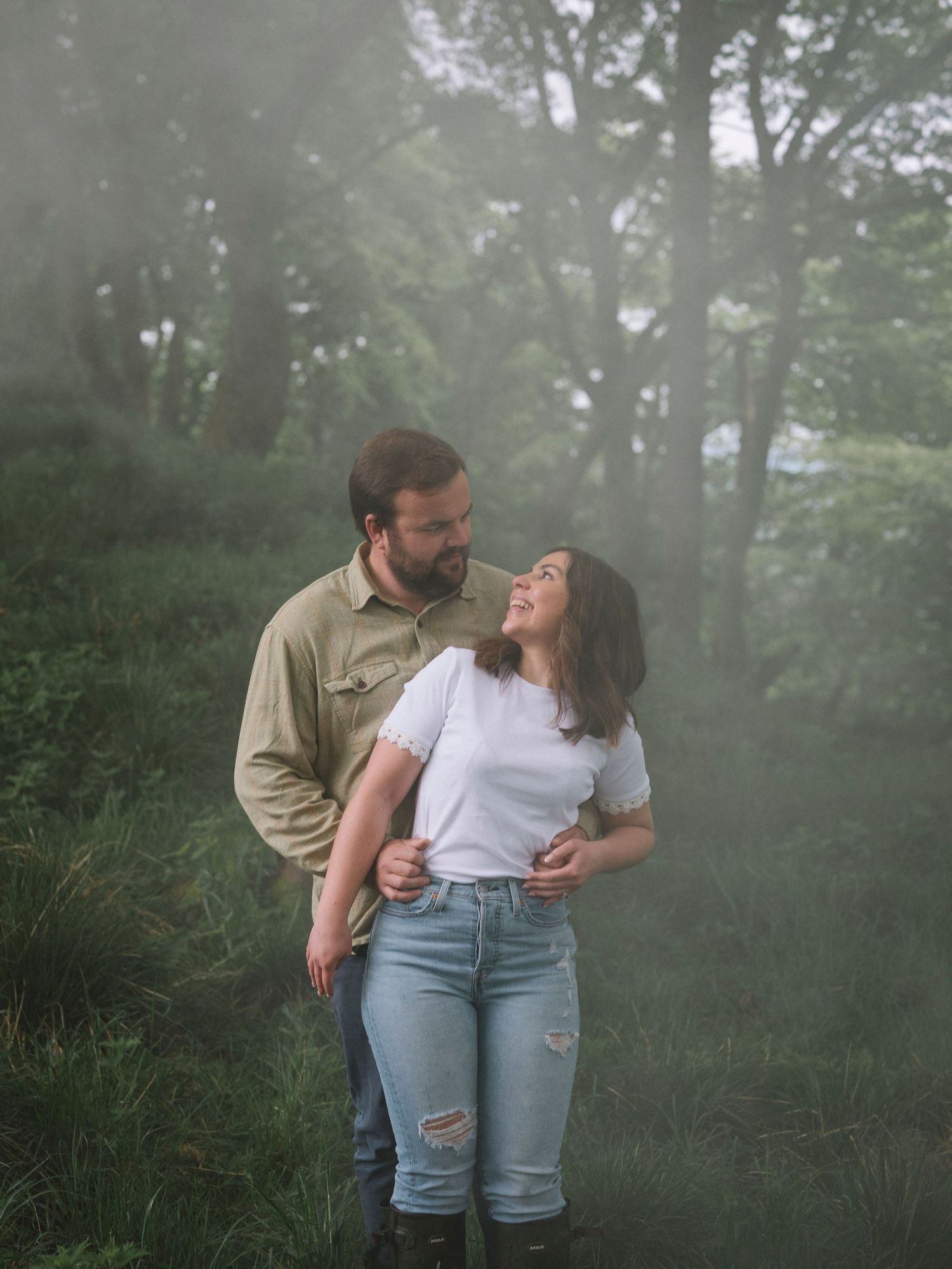 natural movement-led couple photography outdoors