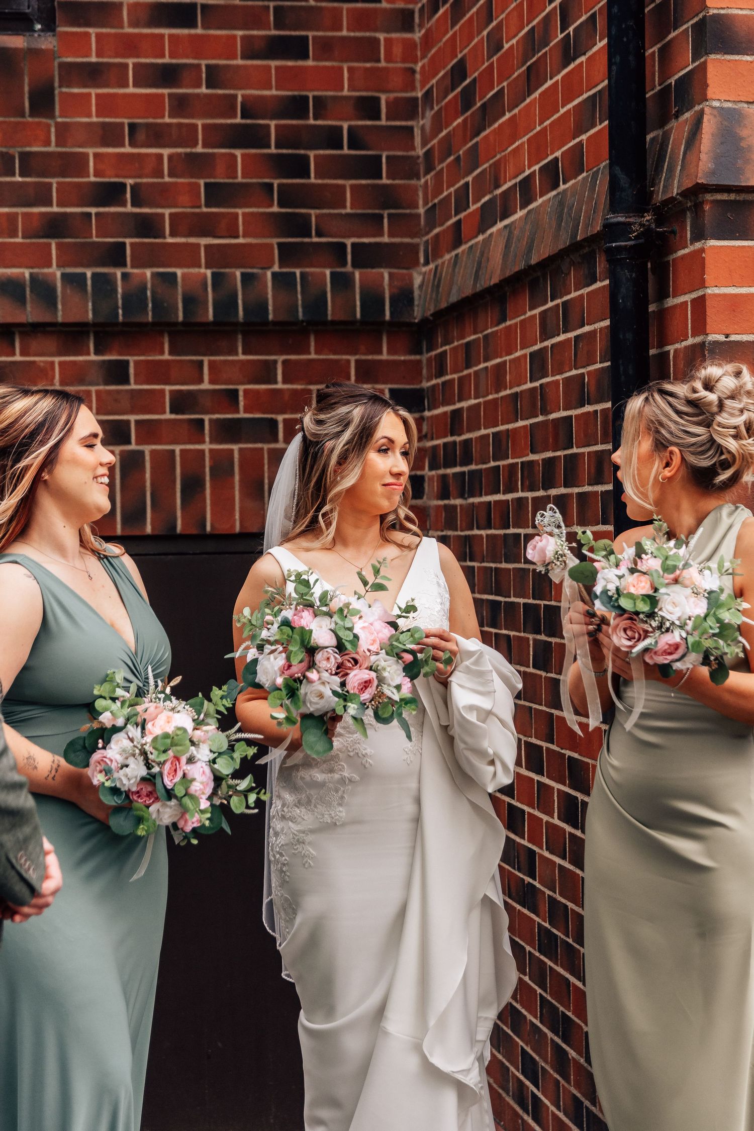 Bride and bridesmaids at Mercure Grange Hotel