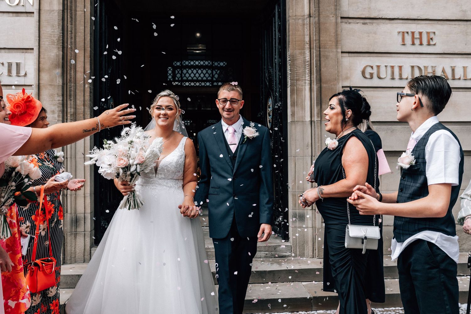 Bride and groom on the steps outside The Guildhall HullBride and groom at The Guidhall Hull