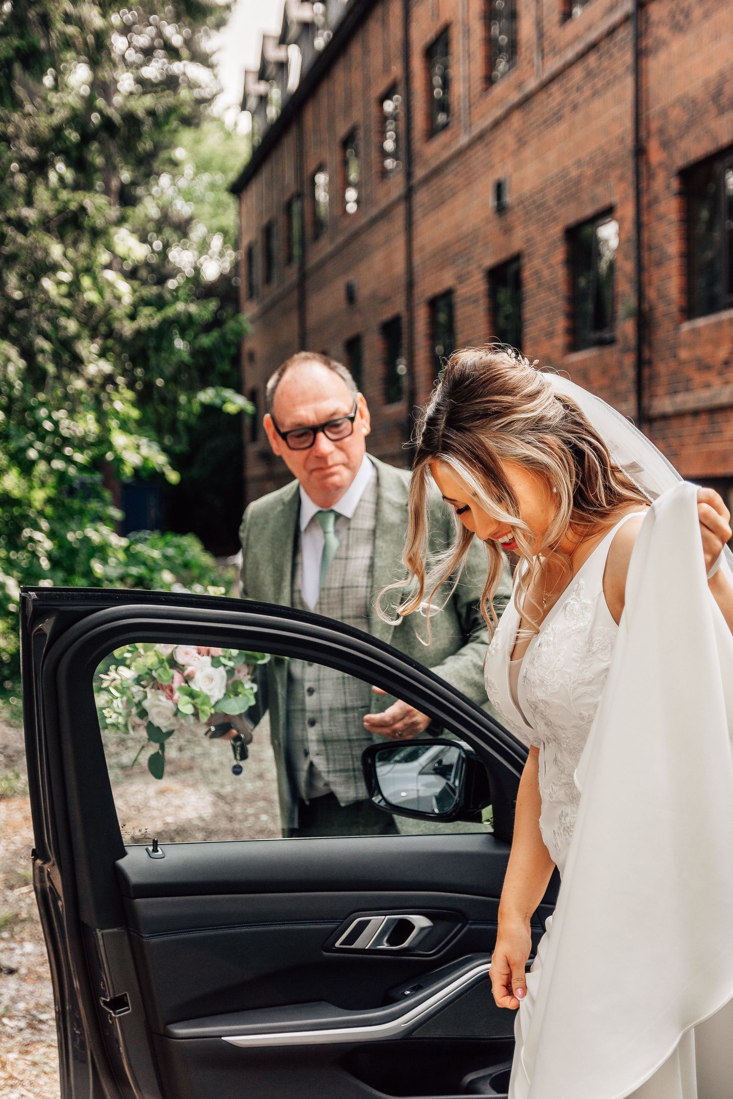 Bride arriving at Mercure Hotel