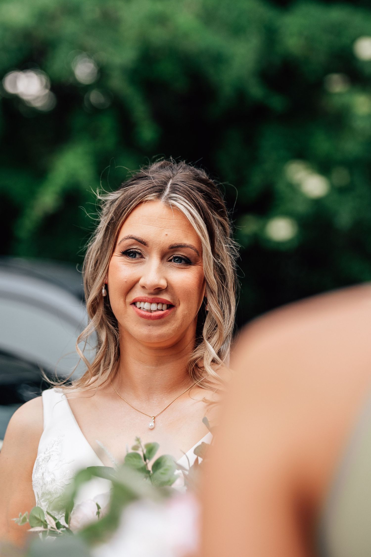 Bride arriving at Mercure Hotel
