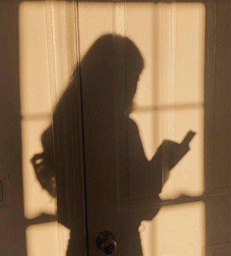 reader silohette