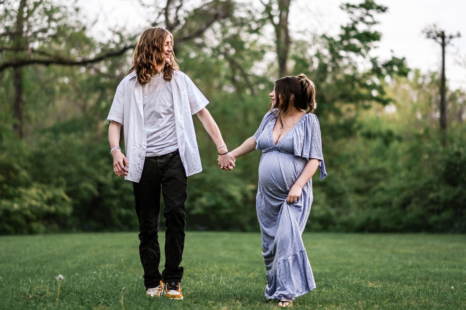 Kansas City maternity session serving the KC metro, Leavenworth, and Ft. Leavenworth with soft, authentic images.