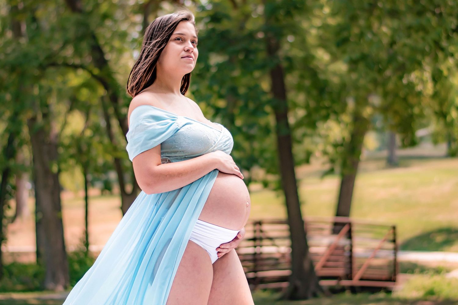 Maternity photography in Kansas City and the KC metro, serving Leavenworth and Ft. Leavenworth with timeless, natural portraits.