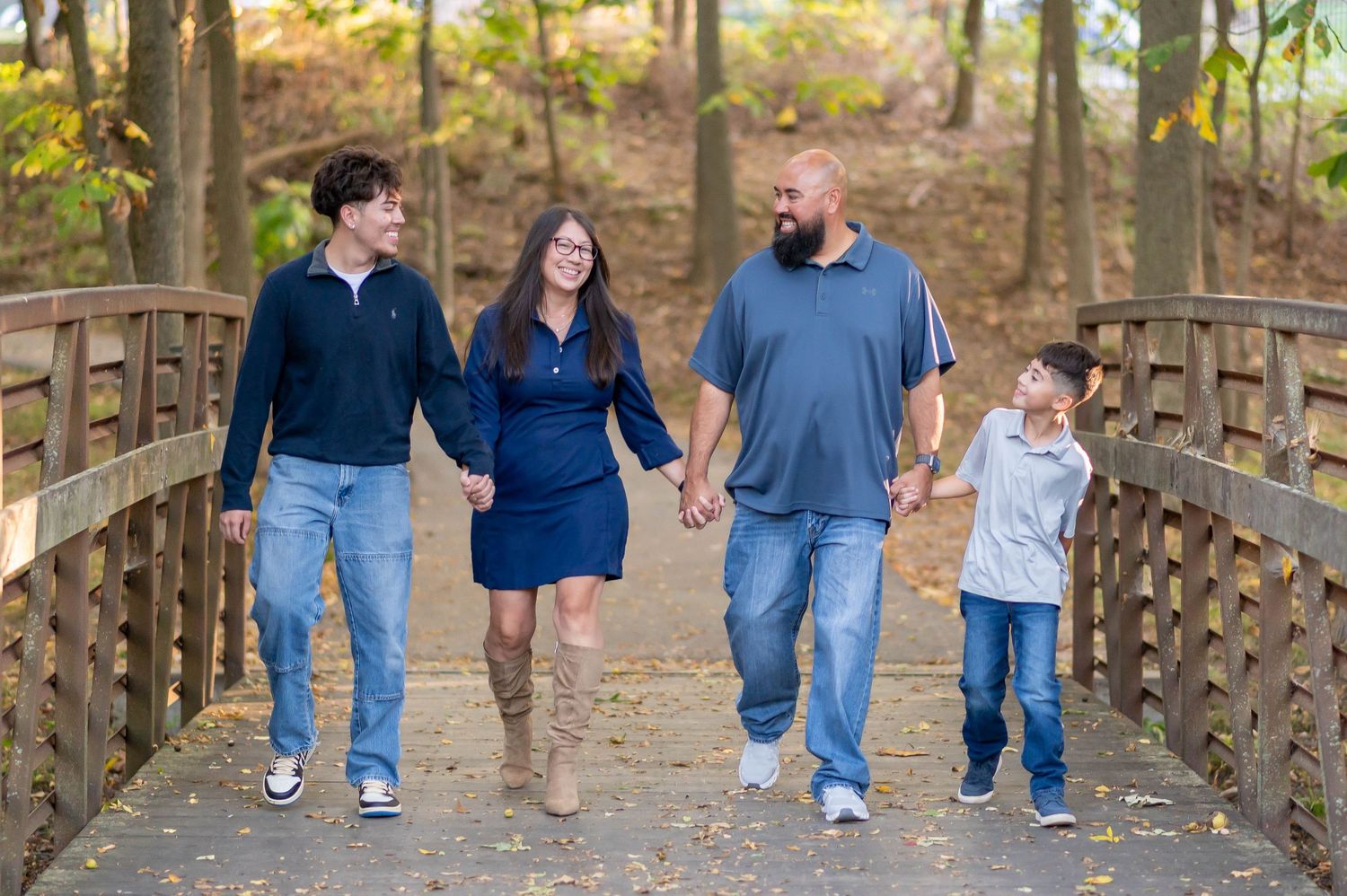 Family photography in Kansas City parks and the KC metro, serving Leavenworth and Ft. Leavenworth with timeless outdoor portraits.