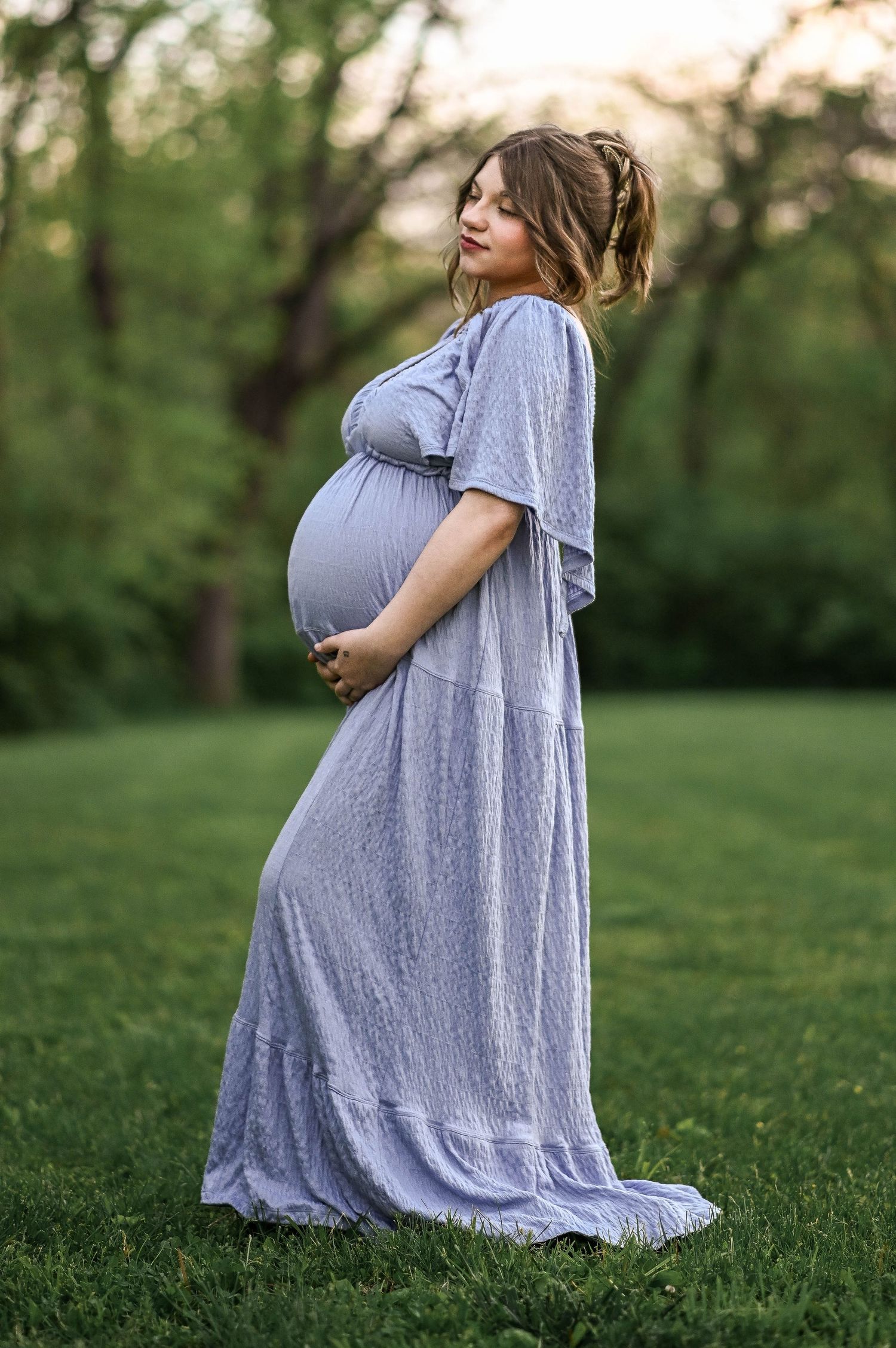 Natural light maternity session in Kansas City and the KC metro, serving Leavenworth and Ft. Leavenworth.