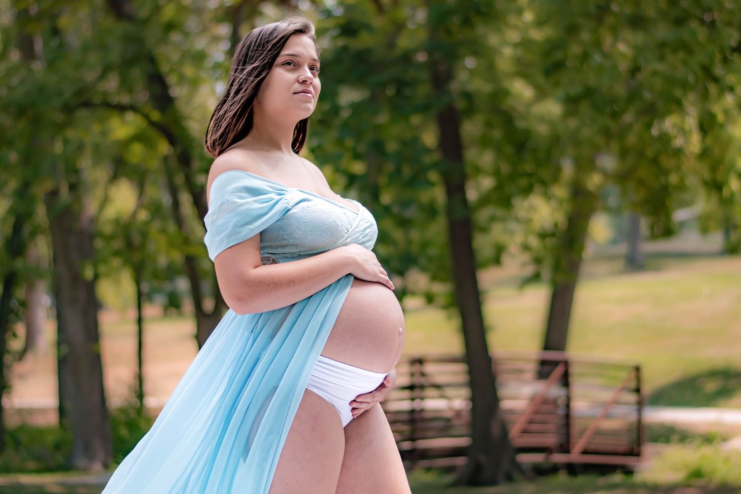 Kansas City maternity session serving the KC metro, Leavenworth, and Ft. Leavenworth with soft, authentic images.
