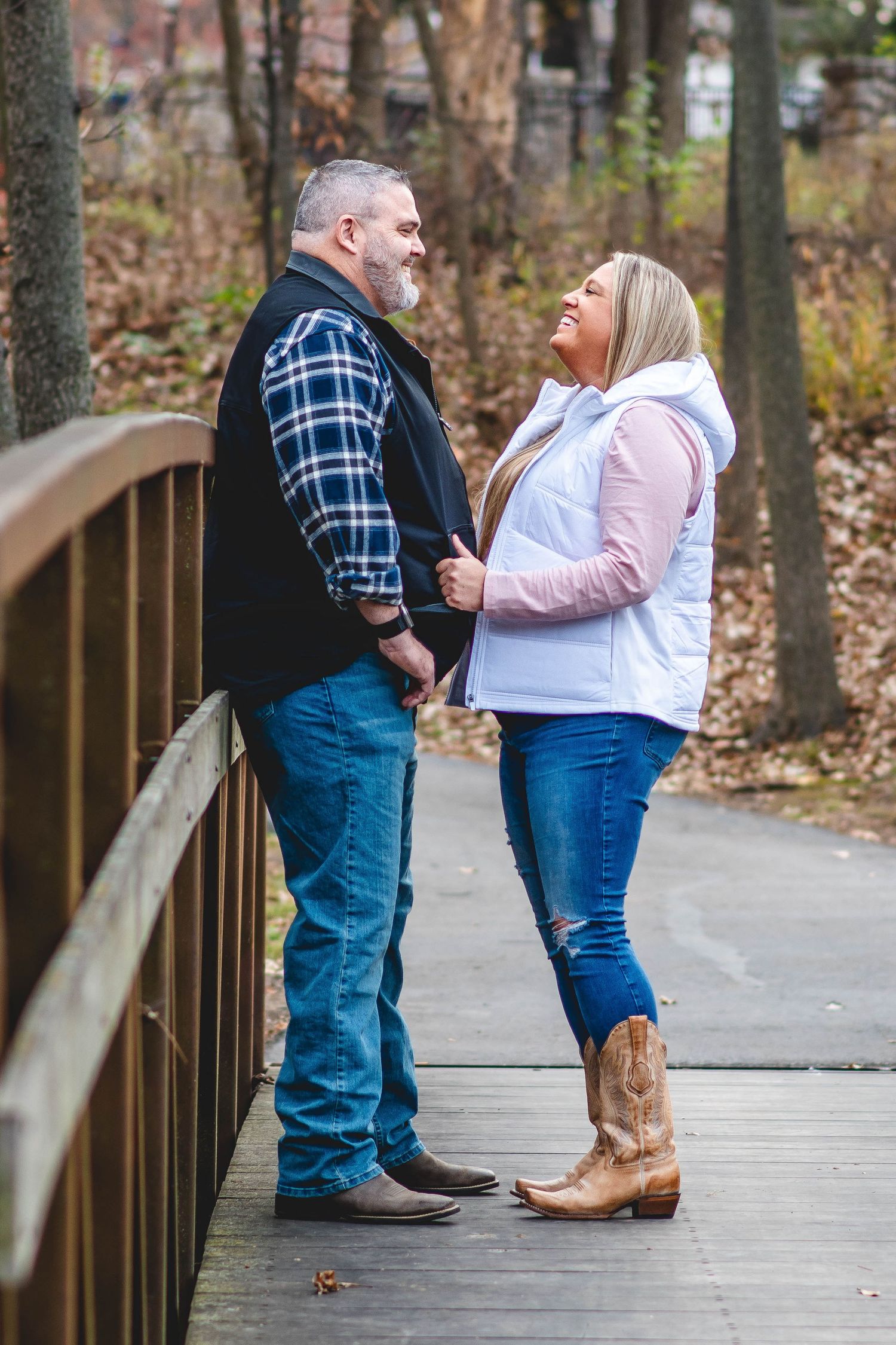 Couples photography in Kansas City and the KC metro, serving Leavenworth and Ft. Leavenworth with natural, timeless portraits.