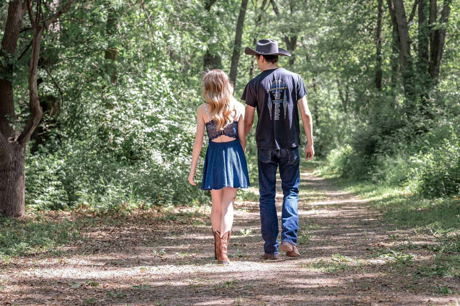 Kansas City couples session serving the KC metro, Leavenworth, and Ft. Leavenworth with authentic, romantic images.