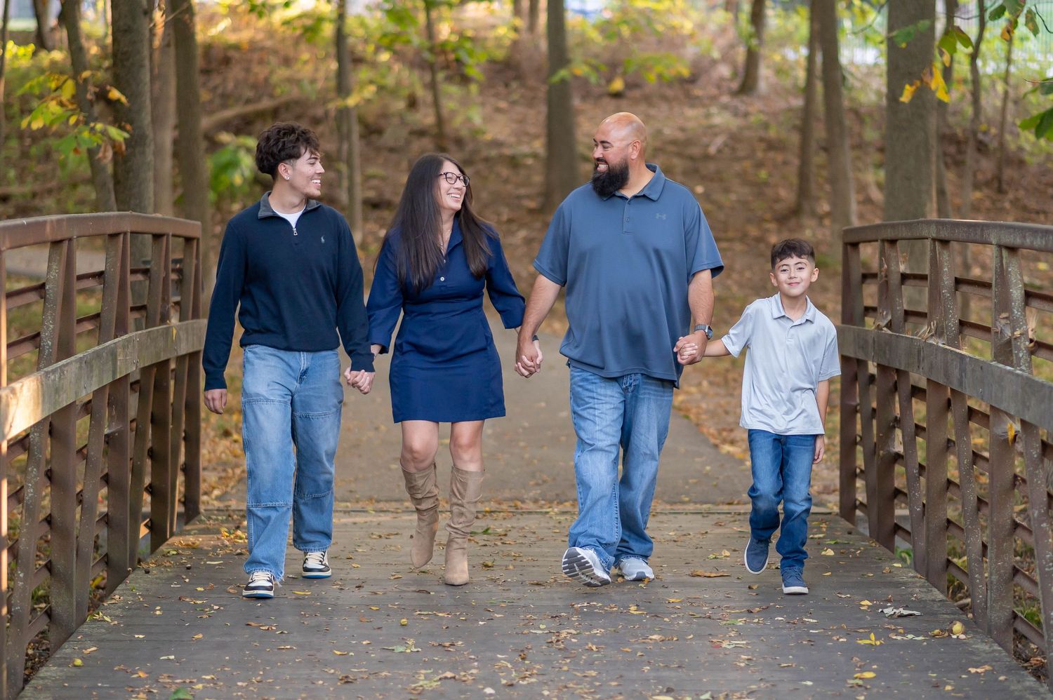 Family photography in Kansas City parks and the KC metro, serving Leavenworth and Ft. Leavenworth with timeless outdoor portraits.