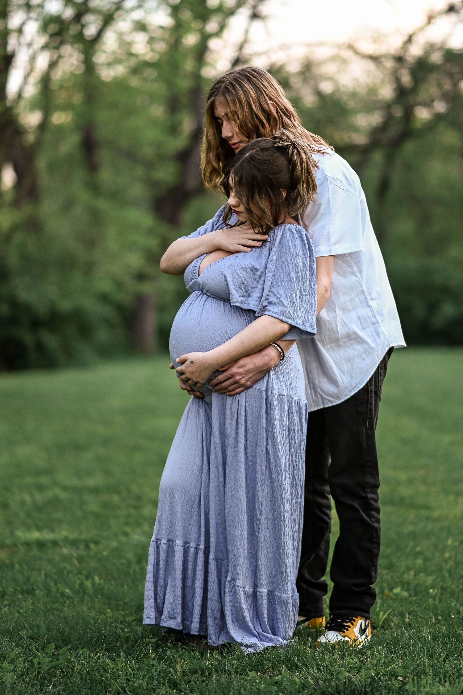 Kansas City maternity session serving the KC metro, Leavenworth, and Ft. Leavenworth with soft, authentic images.