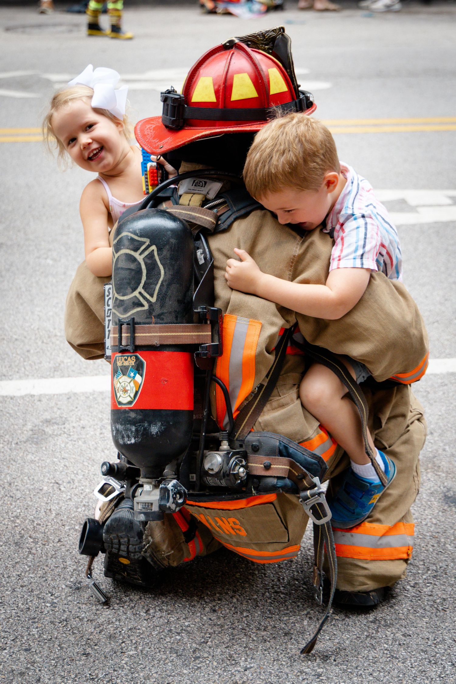 Firefiter reuiniting with kids in dallas