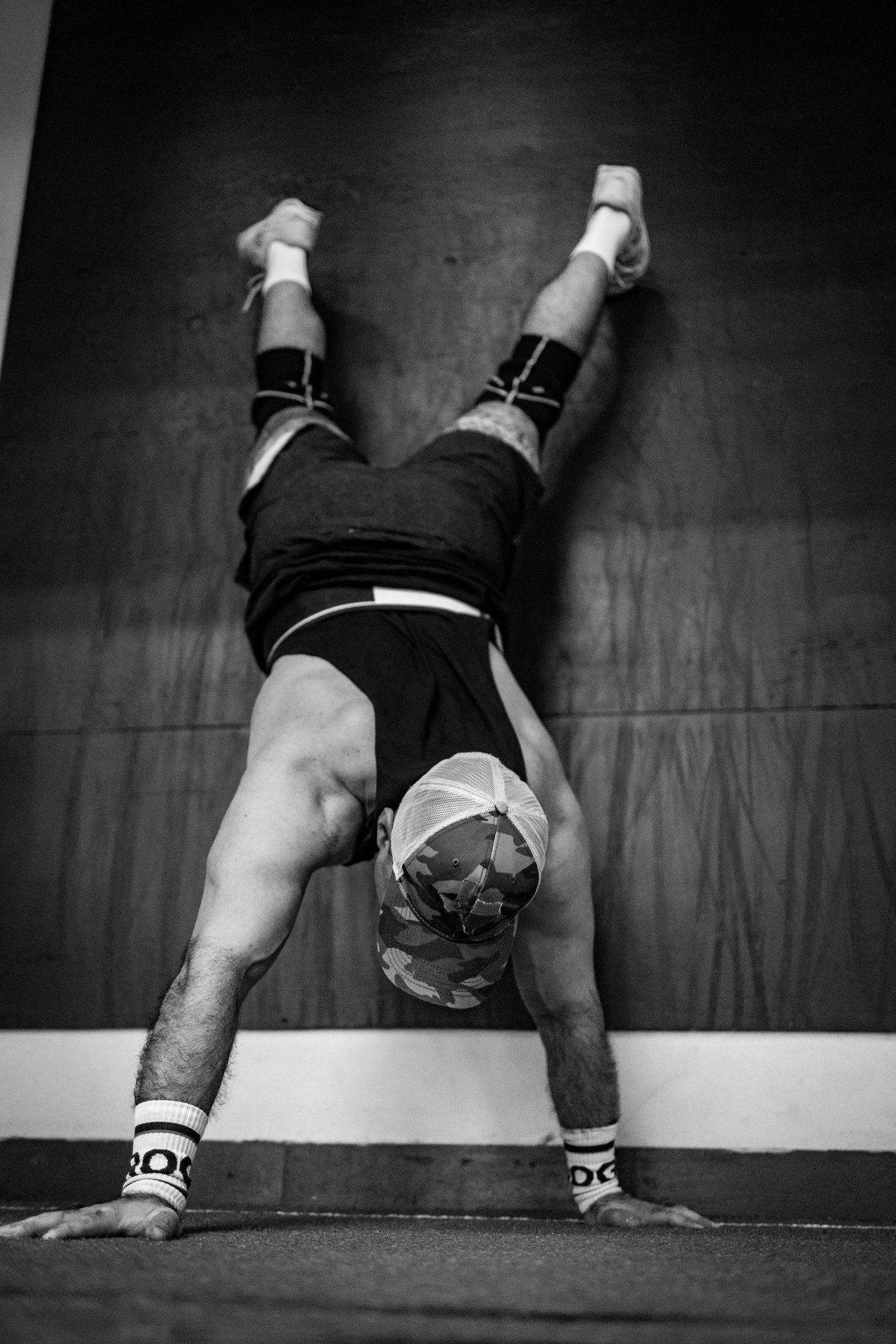 Crossfit Athlete doing wall walk in allen texas