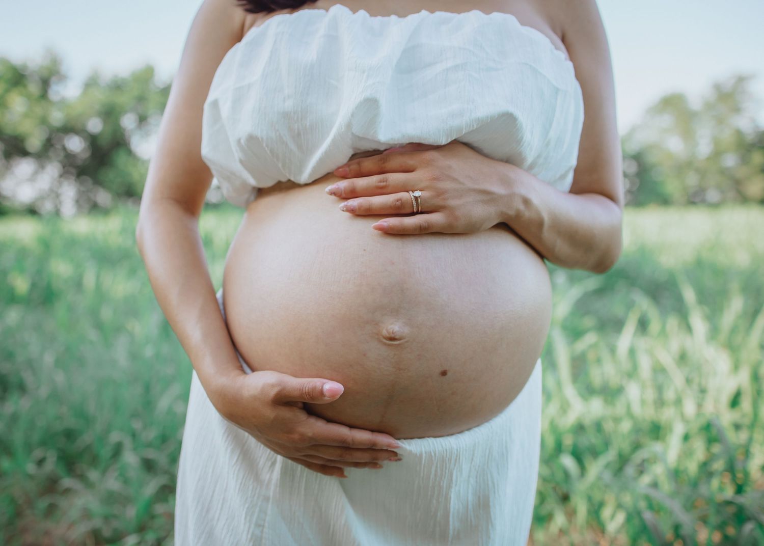 Expecting mother maternity photos in Parker TX