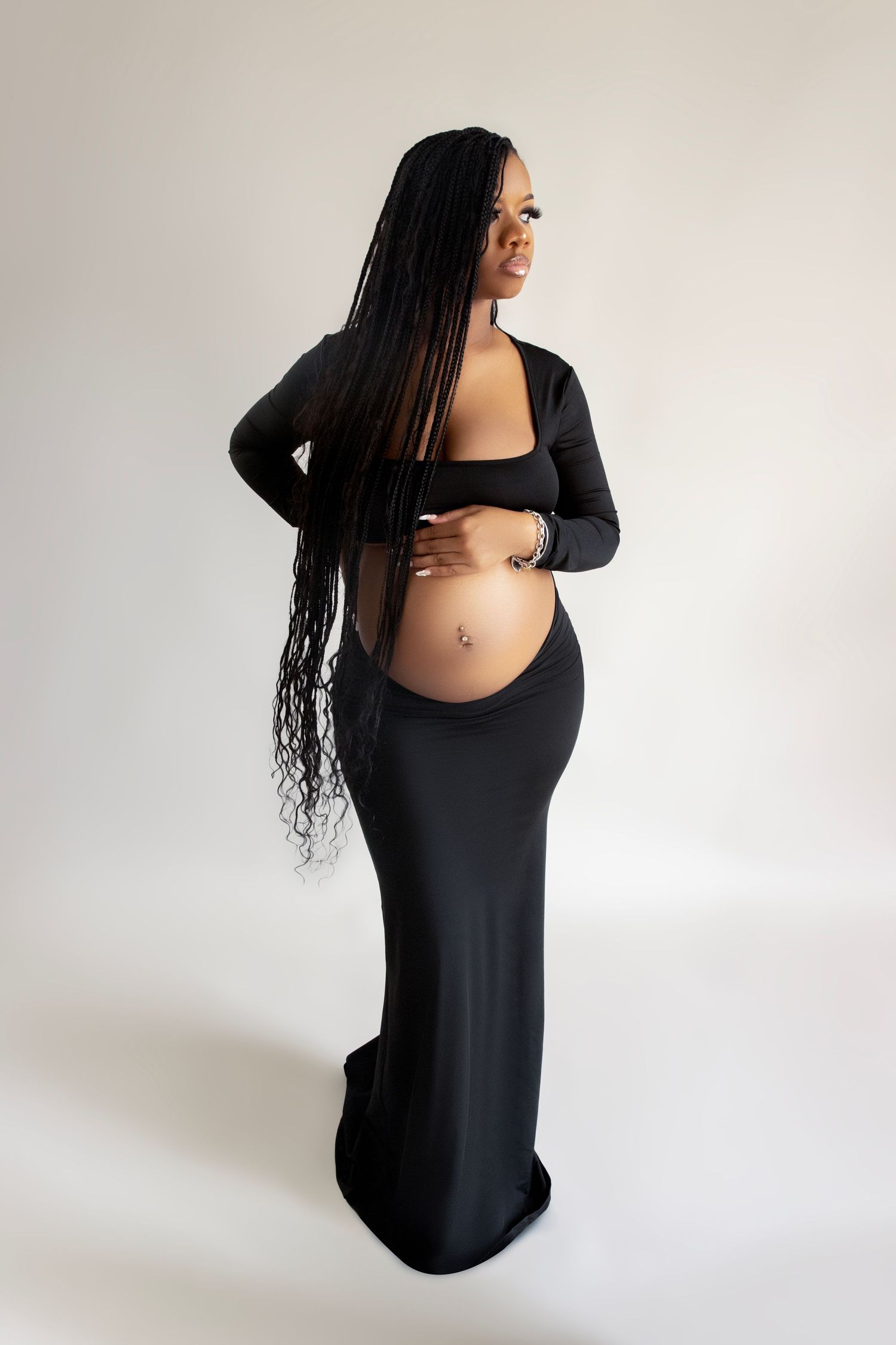 Maternity photography with soft, clean, professional lighting
