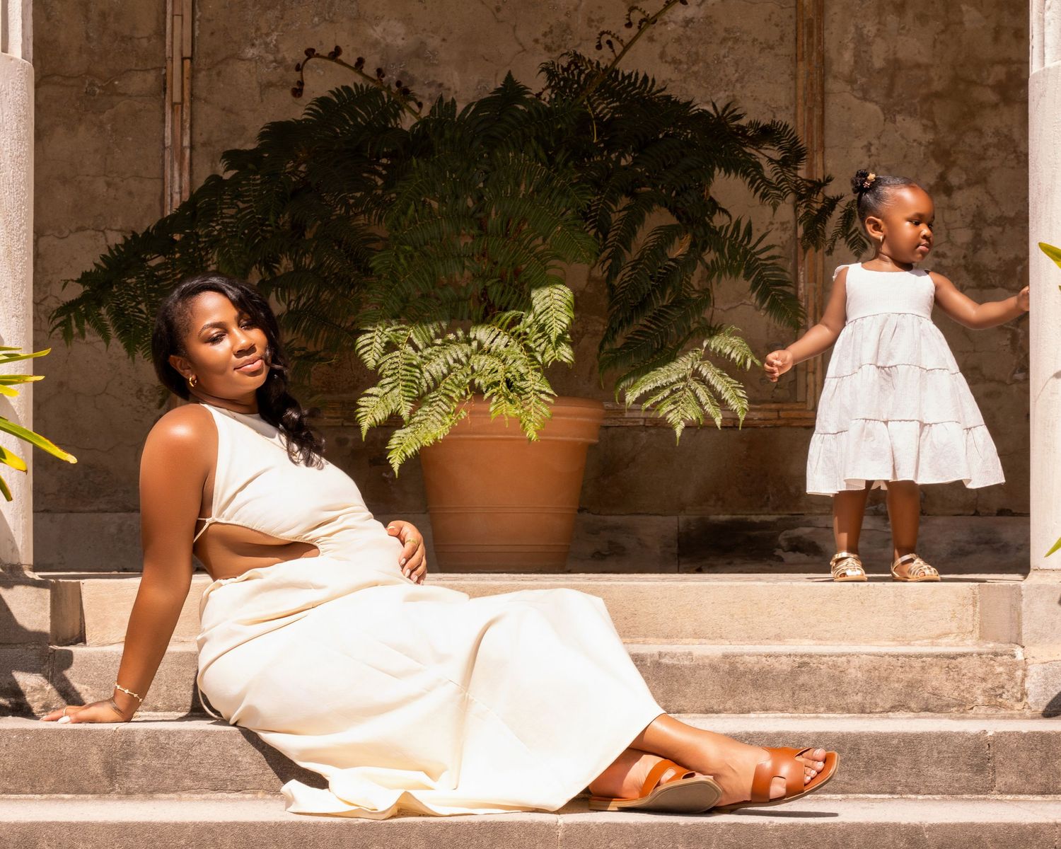 Outdoor portrait session with natural lighting and sharp detail Maternity photography with soft, clean, professional lighting