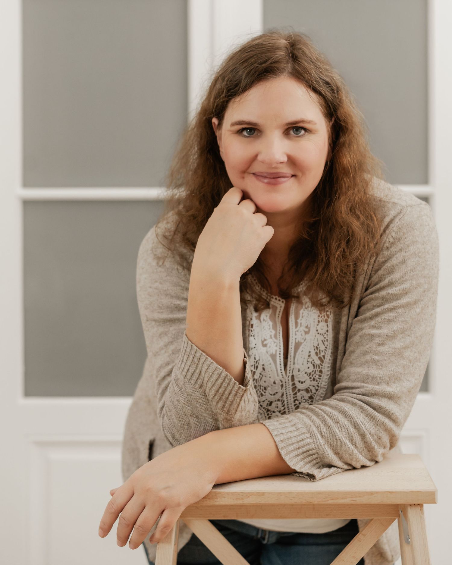 Portrait von Nicole Quaritsch, Newbornfotografin mit Studio in Stockerau