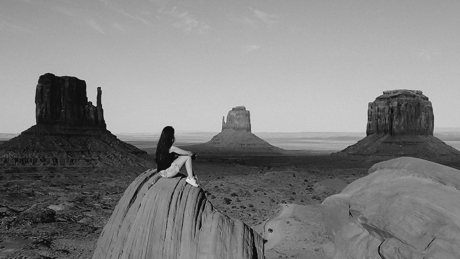Marjorie face aux paysages de Monument Valley aux États-Unis