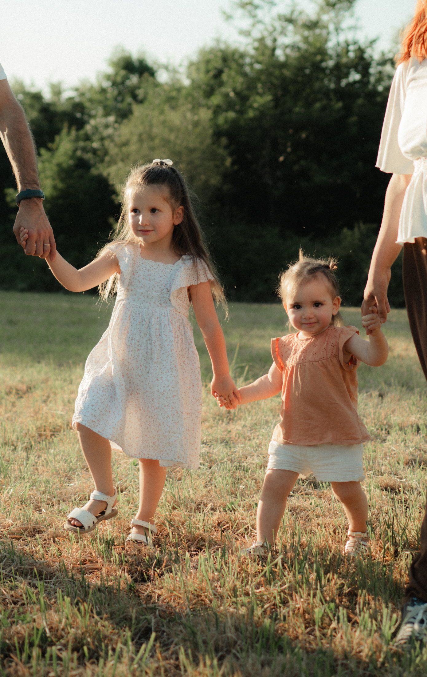 Famille photographiée au coucher du soleil en Haute-Vienne