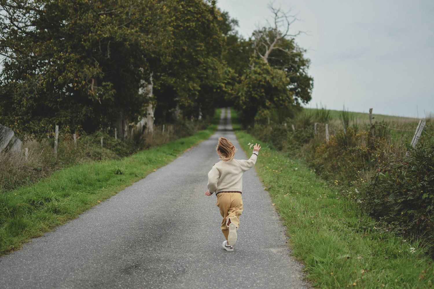 Nouveau-né photographié avec sa famille lors d’une séance naissance