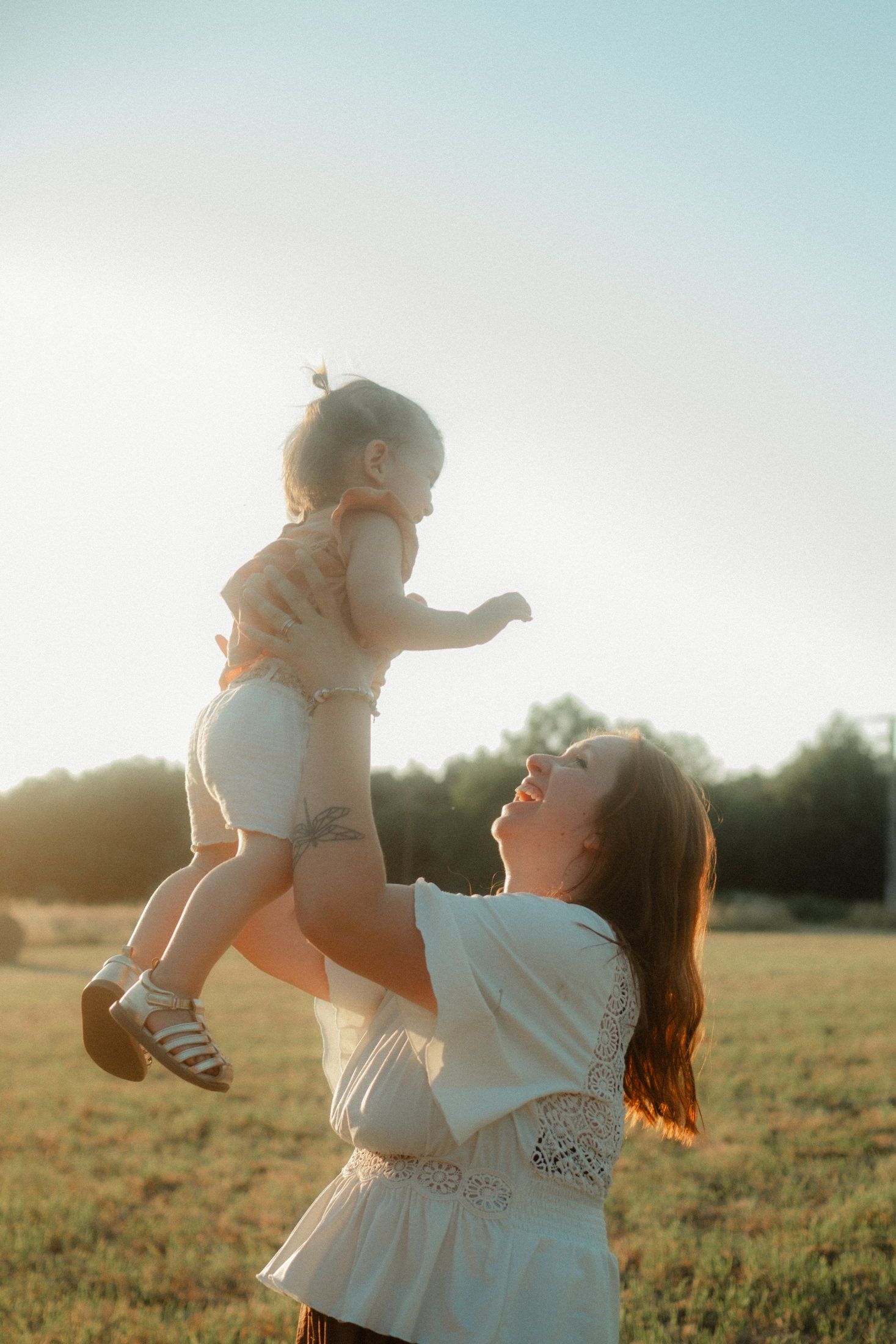 Famille photographiée au coucher du soleil en Haute-Vienne