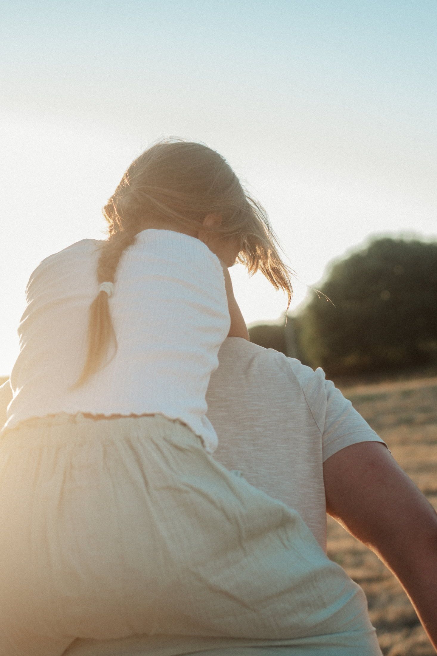 Famille photographiée au coucher du soleil en Haute-Vienne