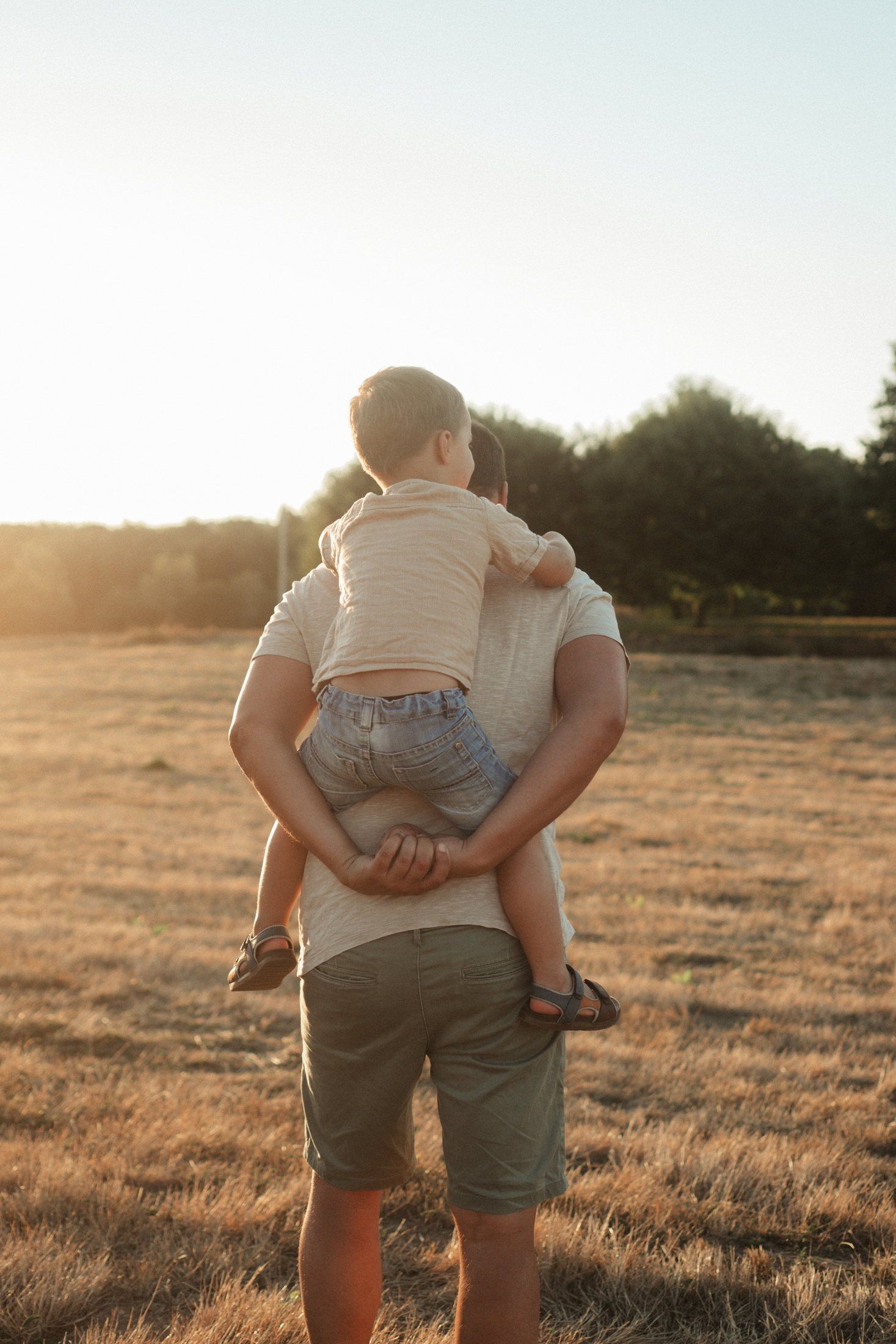 Famille photographiée au coucher du soleil en Haute-Vienne