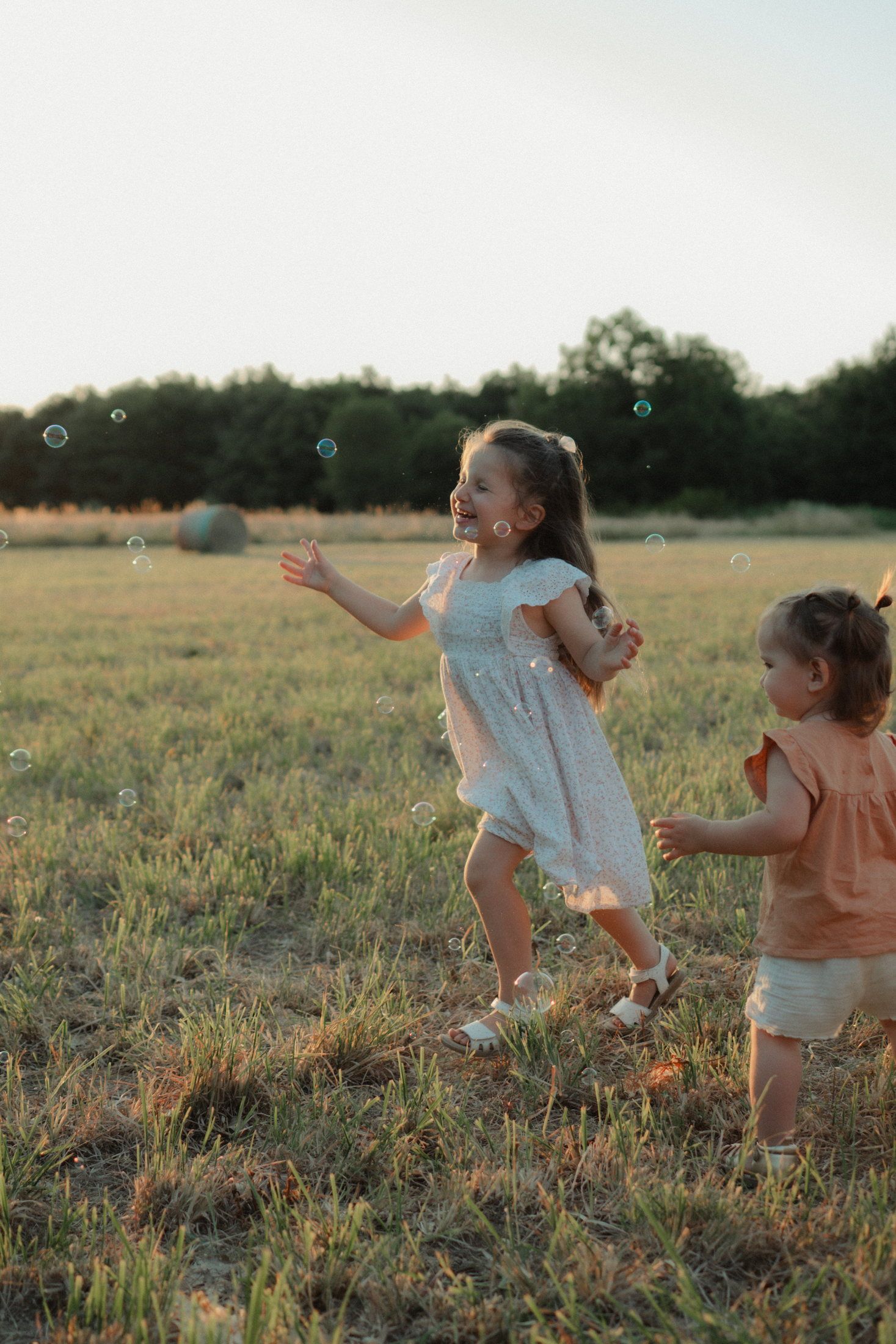 Famille photographiée au coucher du soleil en Haute-Vienne