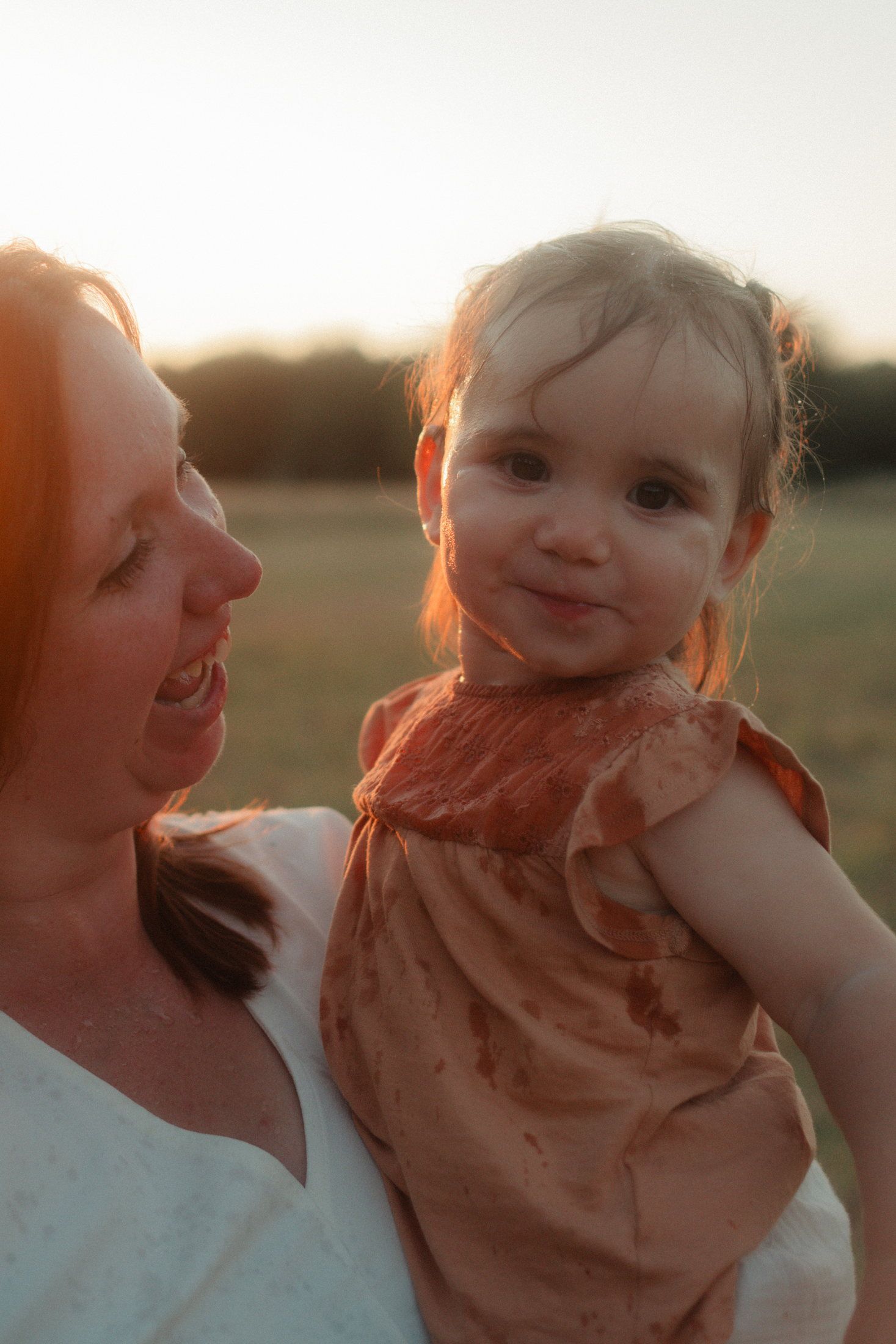 Famille photographiée au coucher du soleil en Haute-Vienne