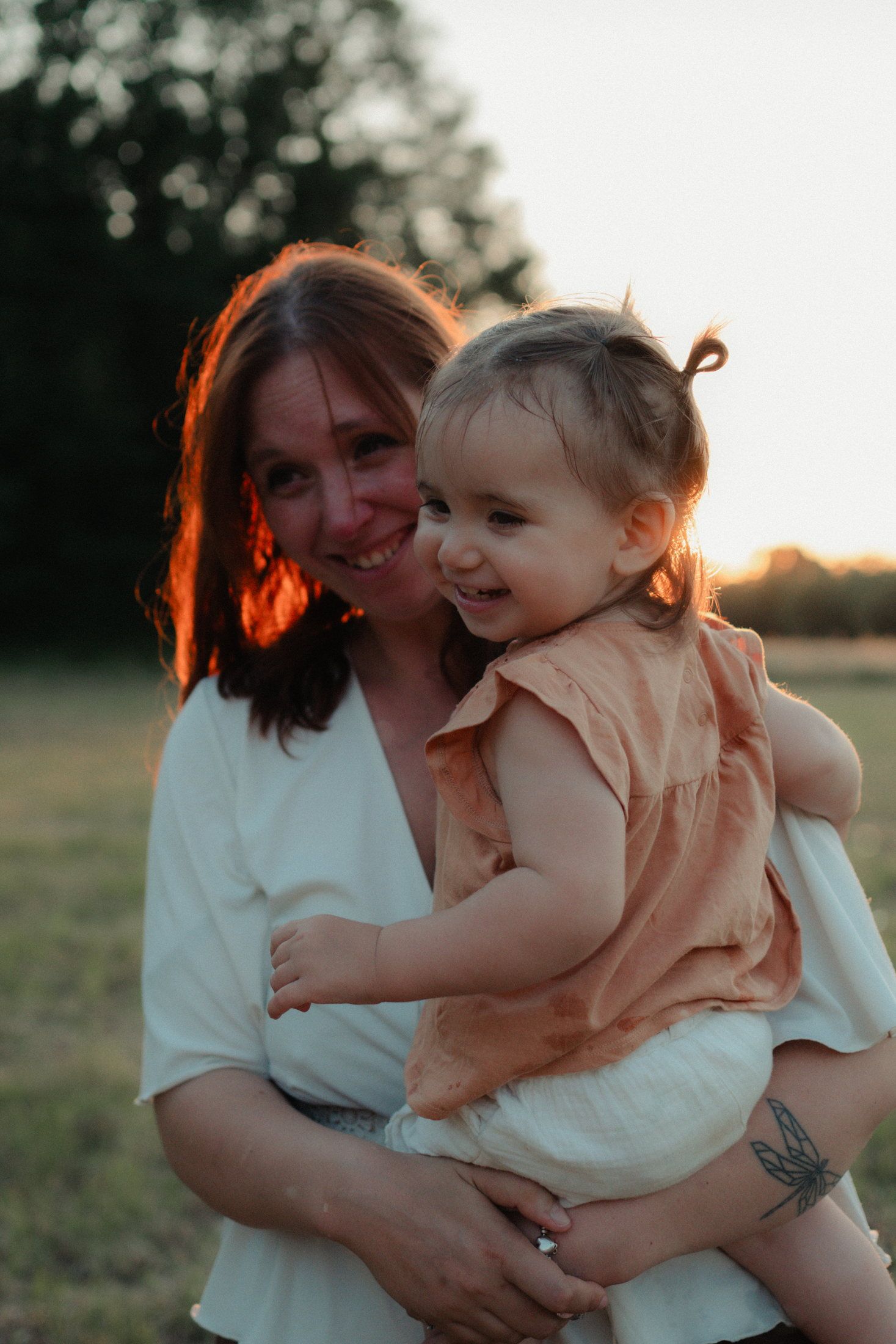 Famille photographiée au coucher du soleil en Haute-Vienne