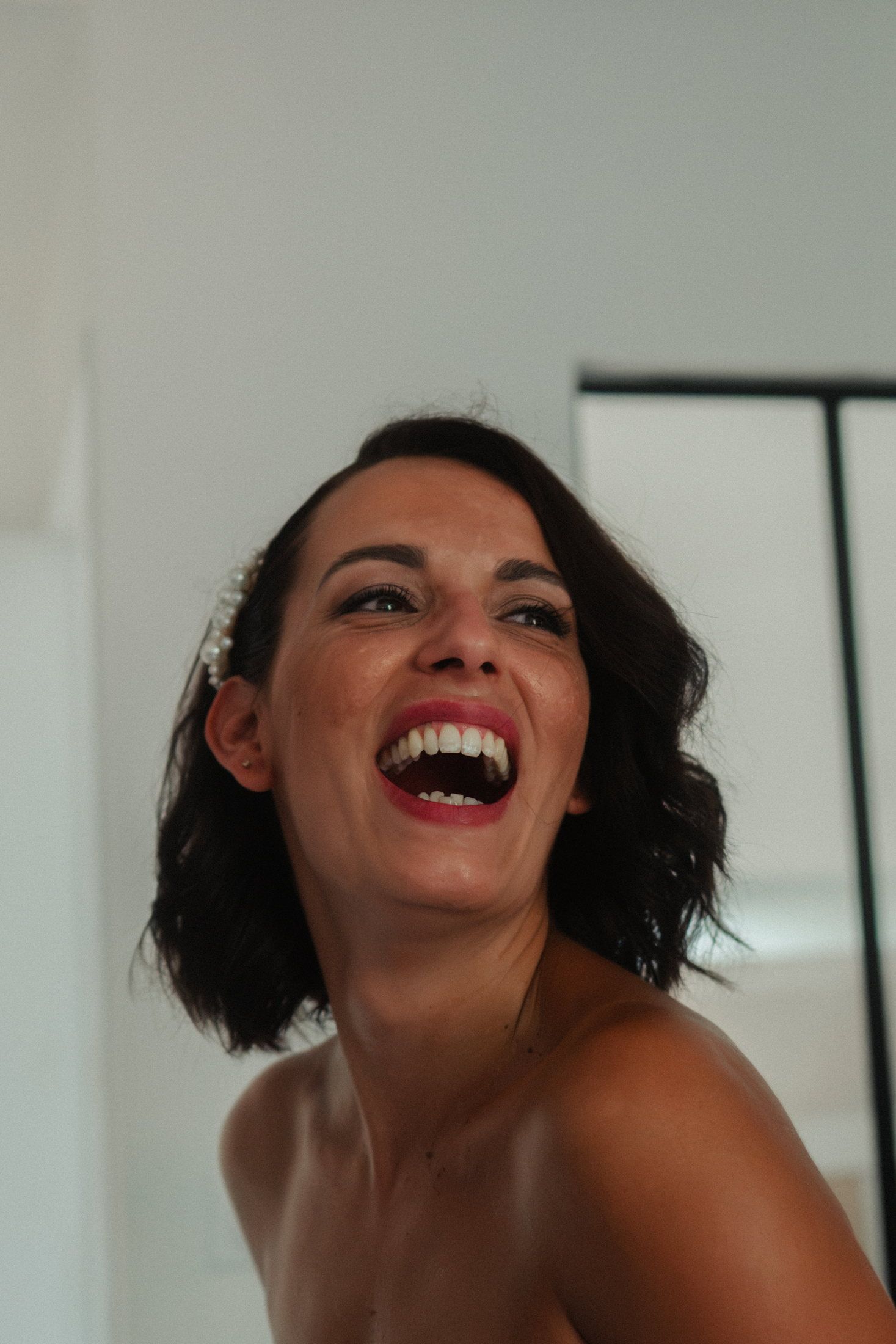 Moment naturel photographié lors d’un mariage