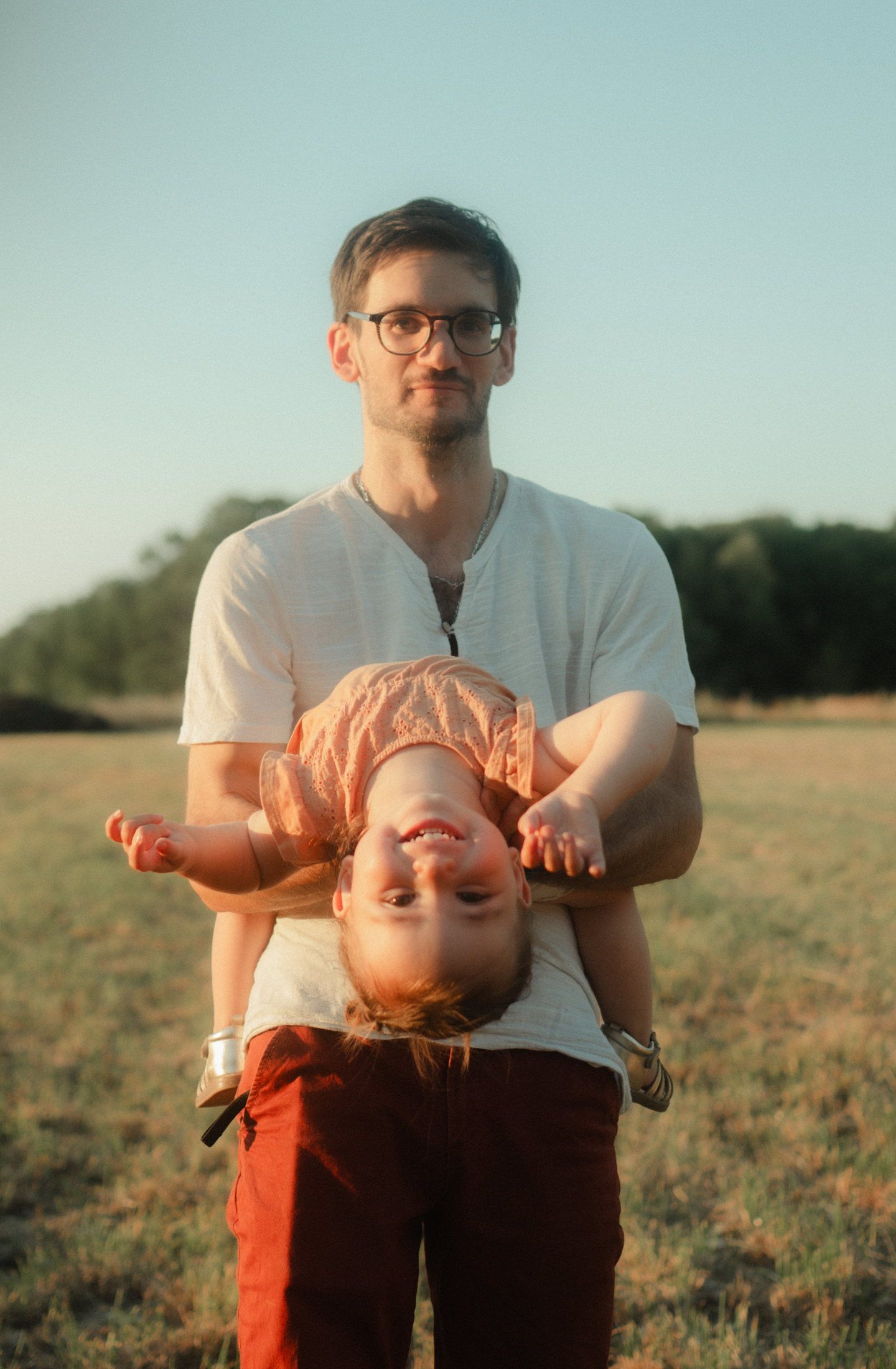 Famille photographiée au coucher du soleil en Haute-Vienne