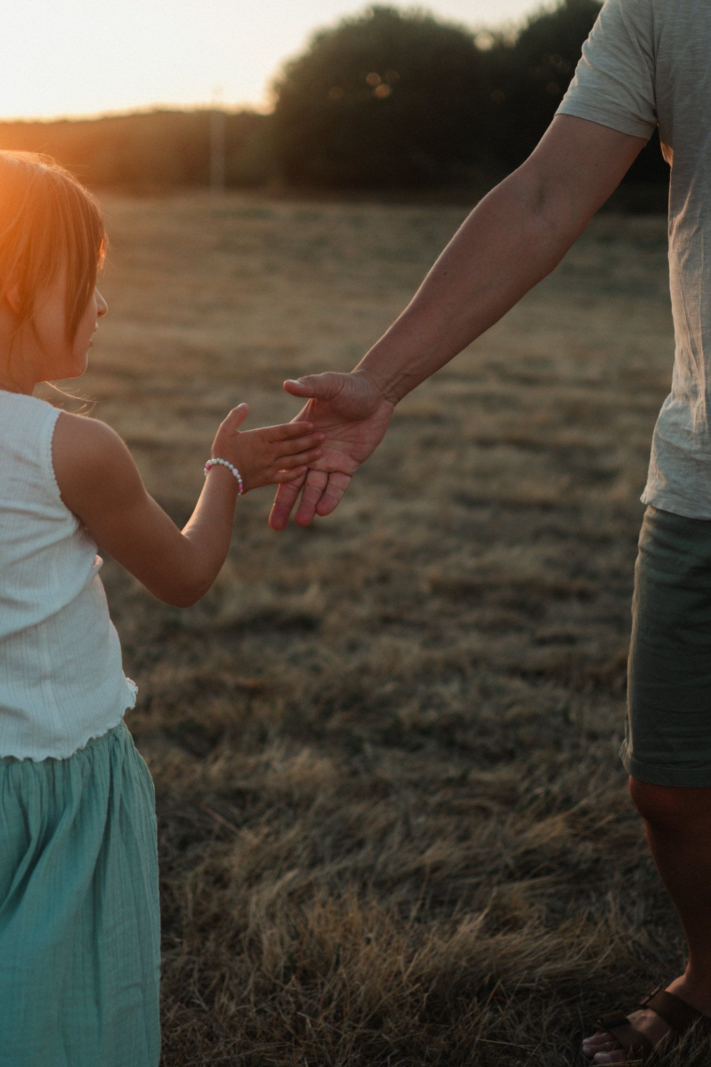 Famille photographiée au coucher du soleil en Haute-Vienne