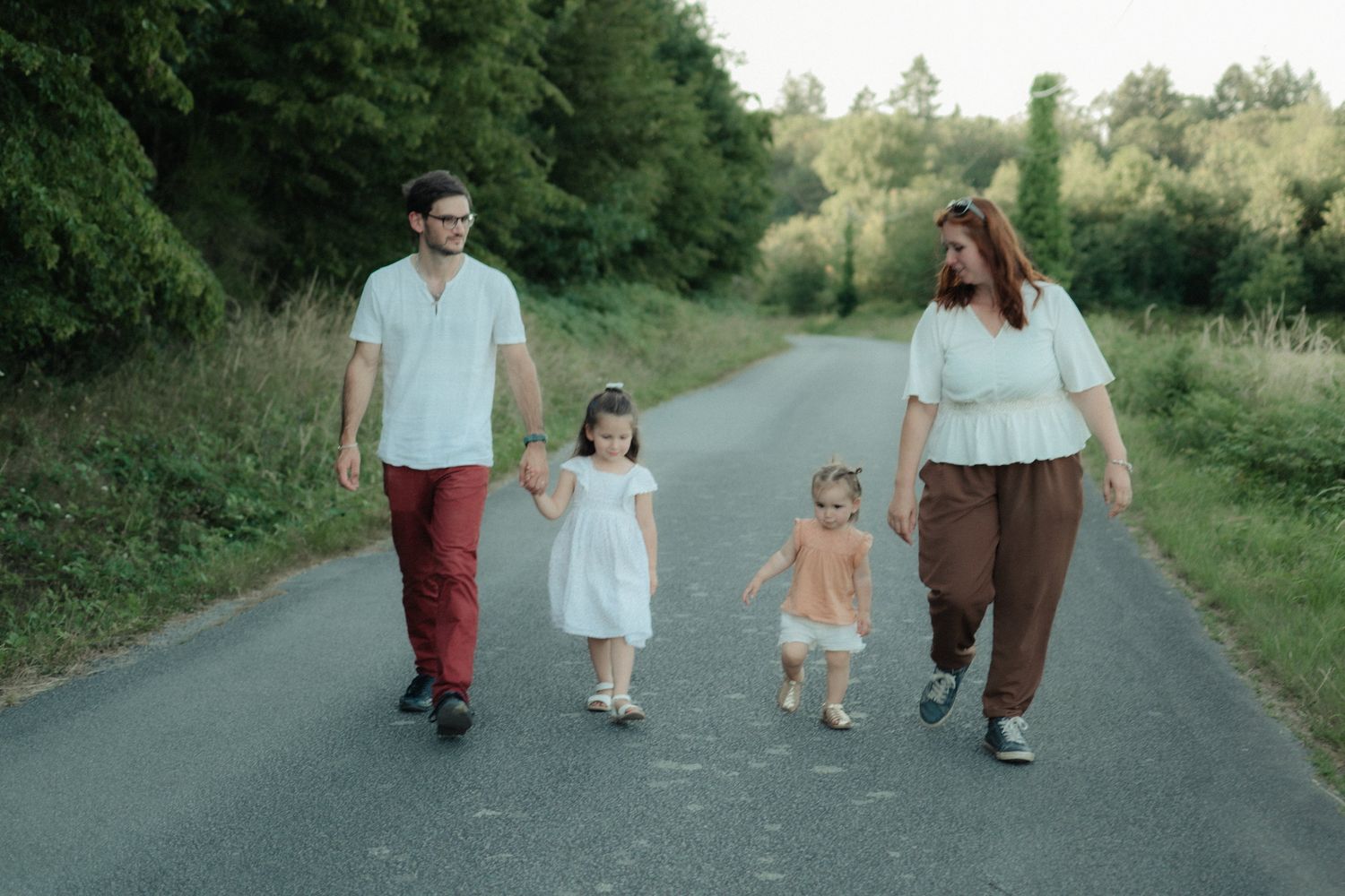 Famille photographiée au coucher du soleil en Haute-Vienne