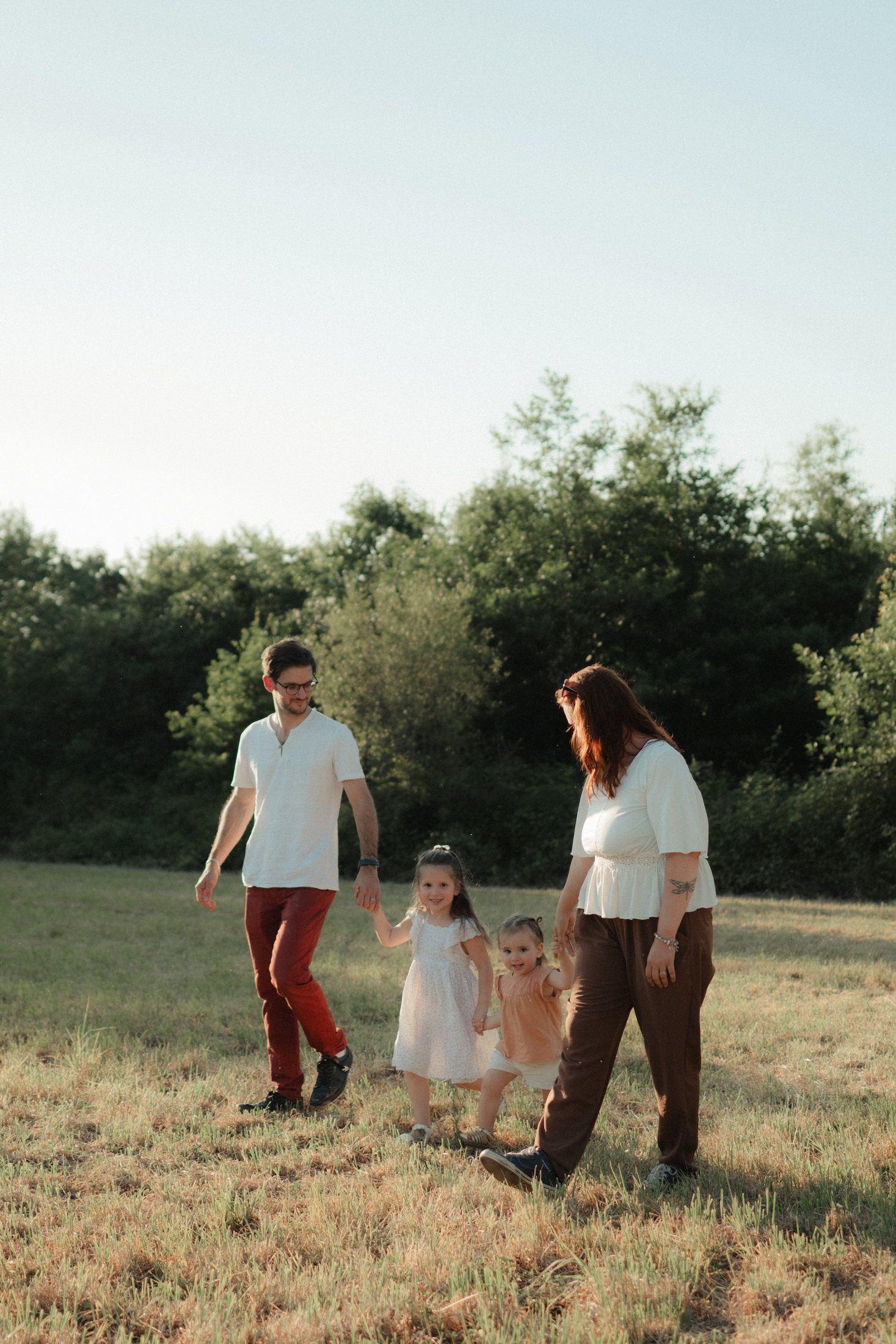 Famille photographiée au coucher du soleil en Haute-Vienne