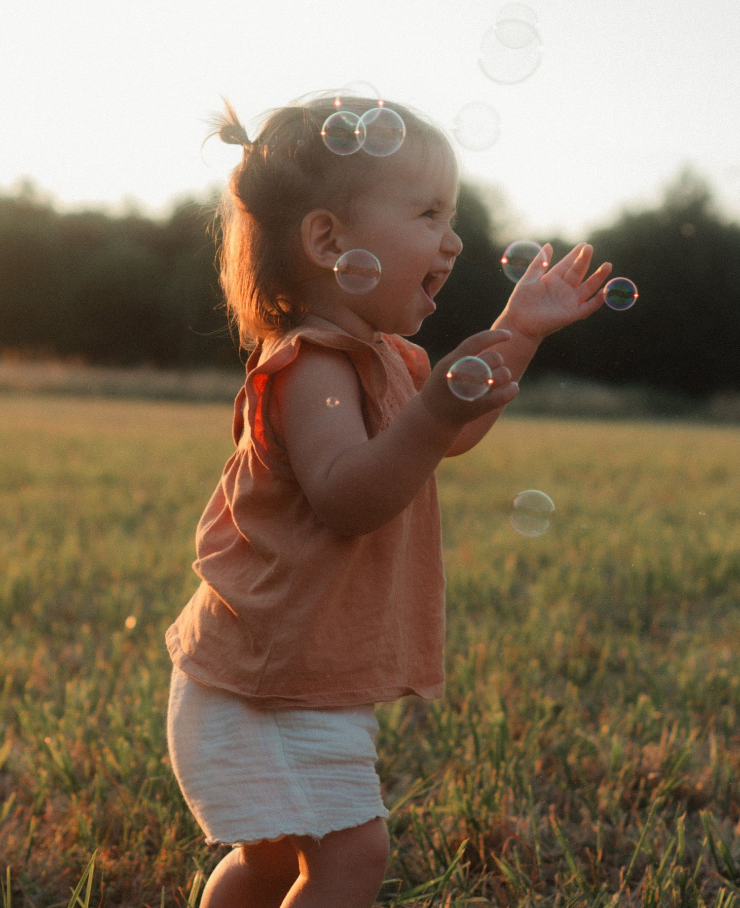 Famille photographiée au coucher du soleil en Haute-Vienne