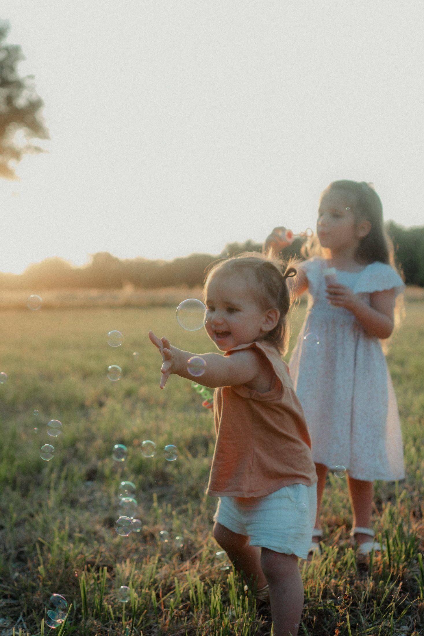 Famille photographiée au coucher du soleil en Haute-Vienne