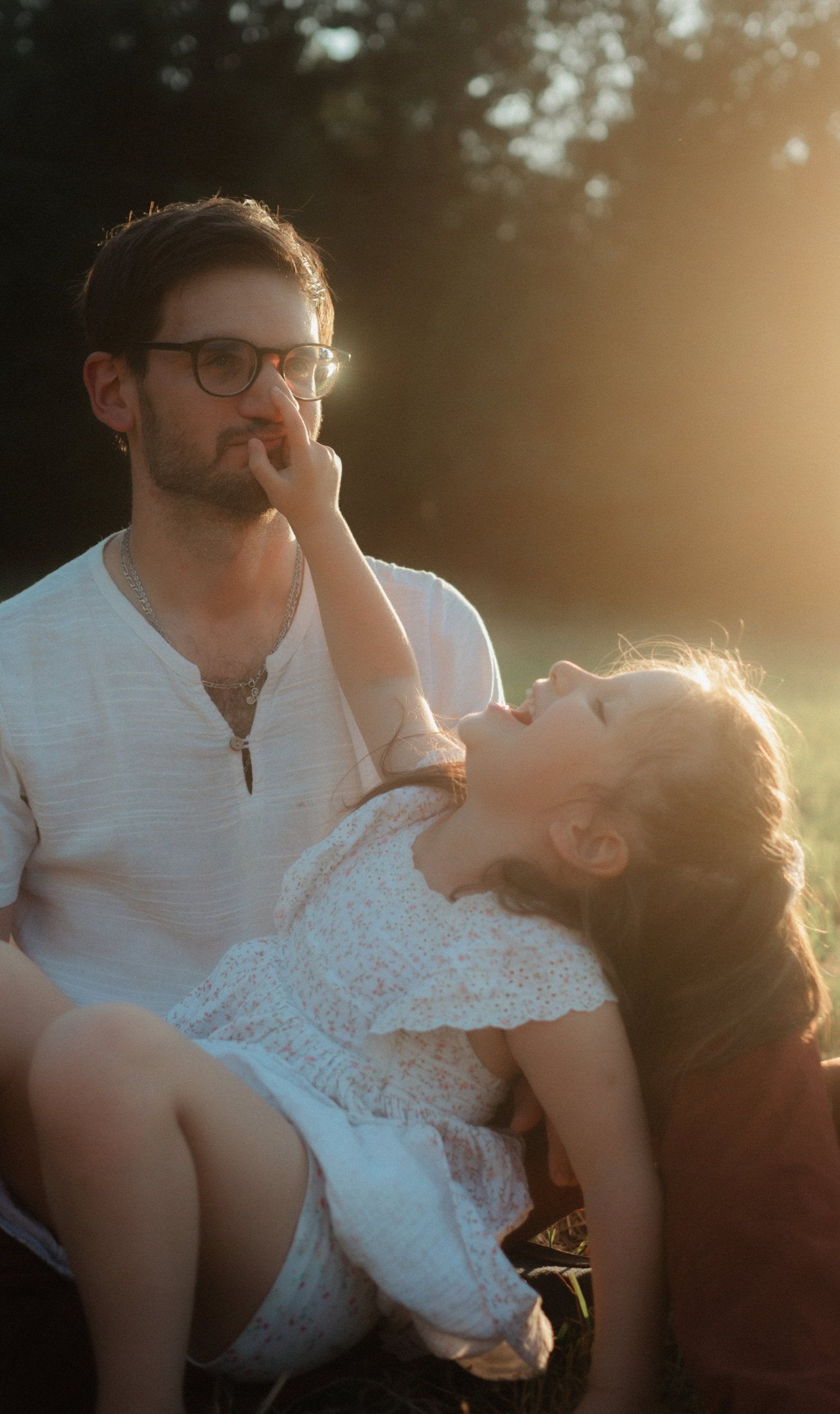 Famille photographiée au coucher du soleil en Haute-Vienne