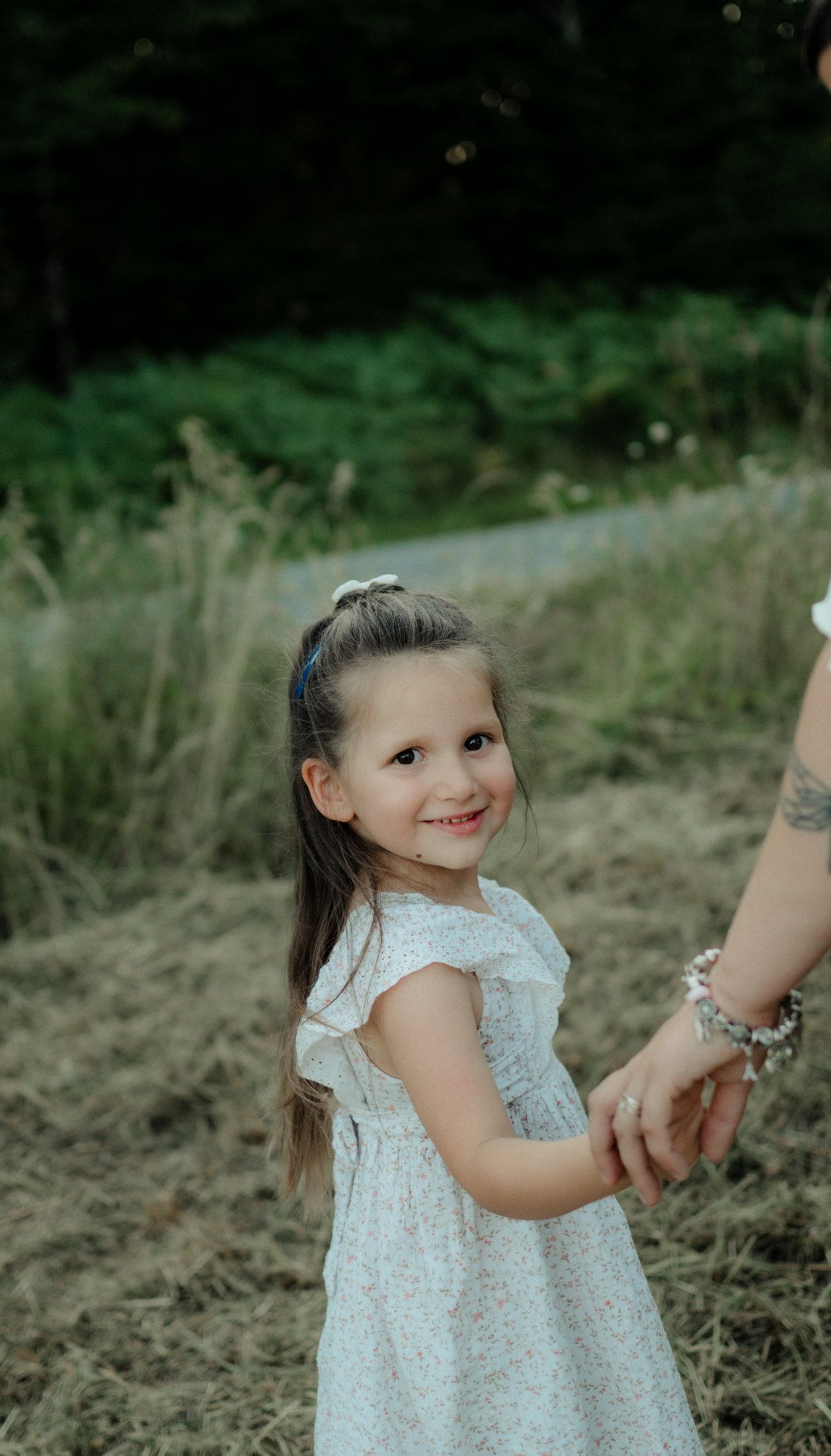 Famille photographiée au coucher du soleil en Haute-Vienne