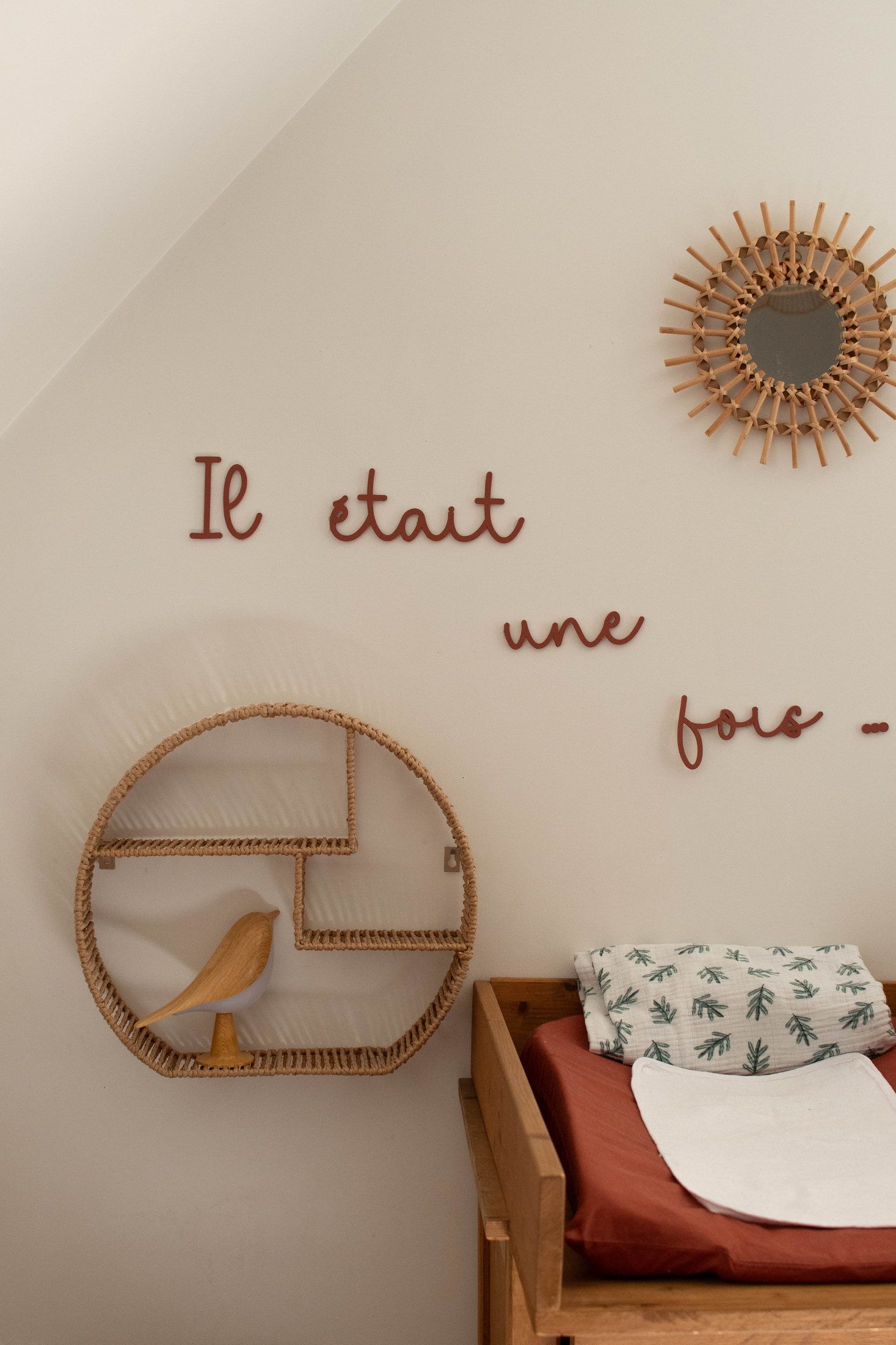 Nouveau-né photographié avec sa famille lors d’une séance naissance