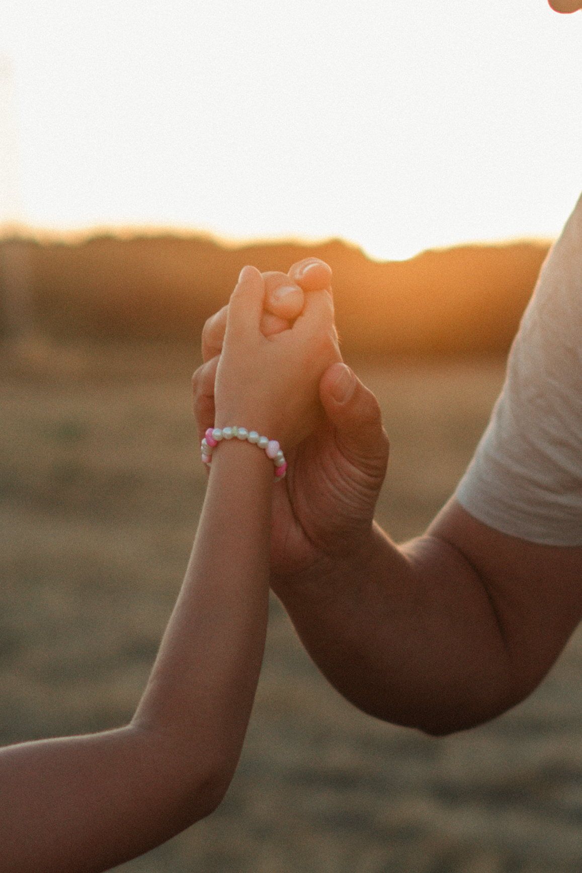 Famille photographiée au coucher du soleil en Haute-Vienne