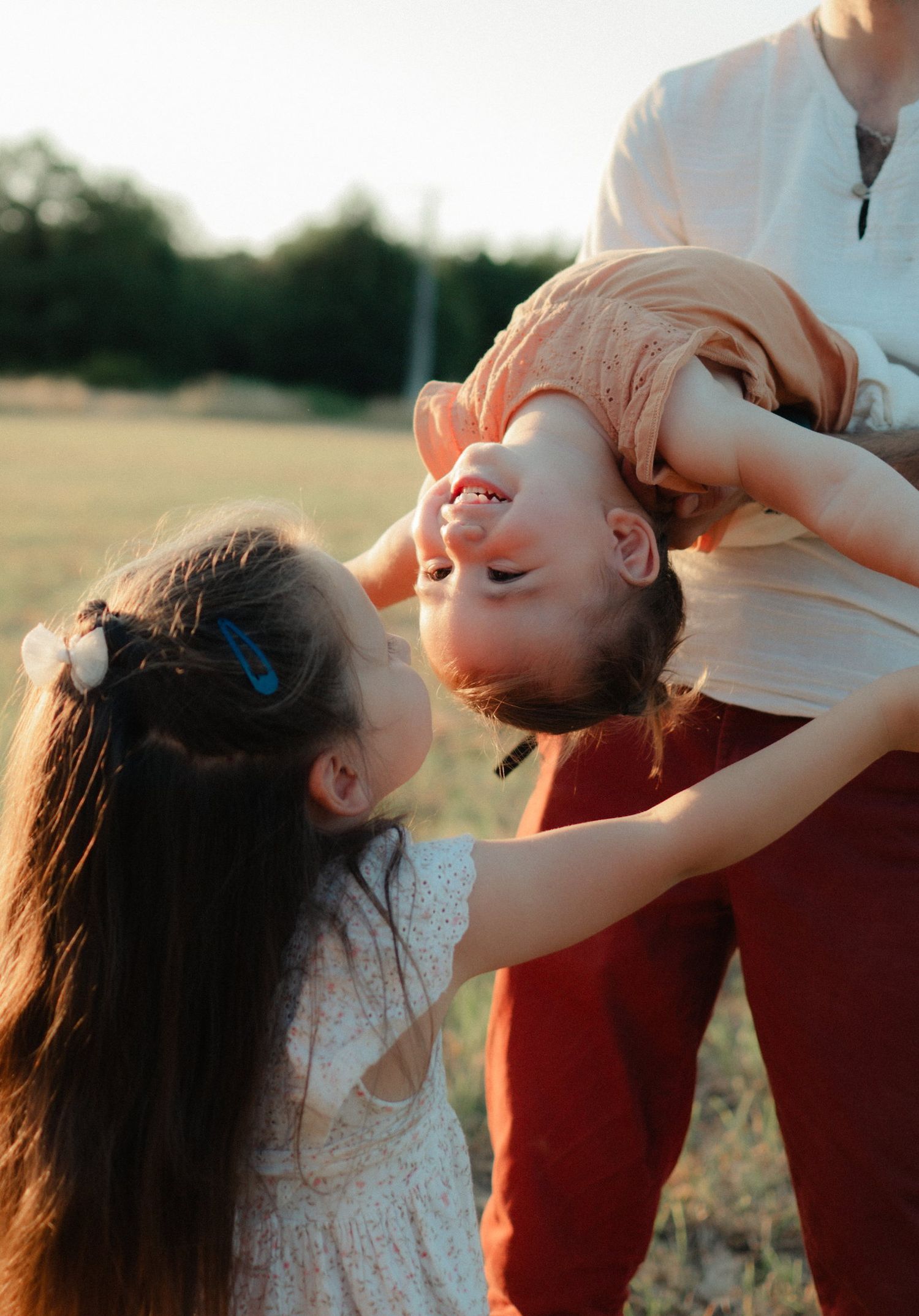 Famille photographiée au coucher du soleil en Haute-Vienne