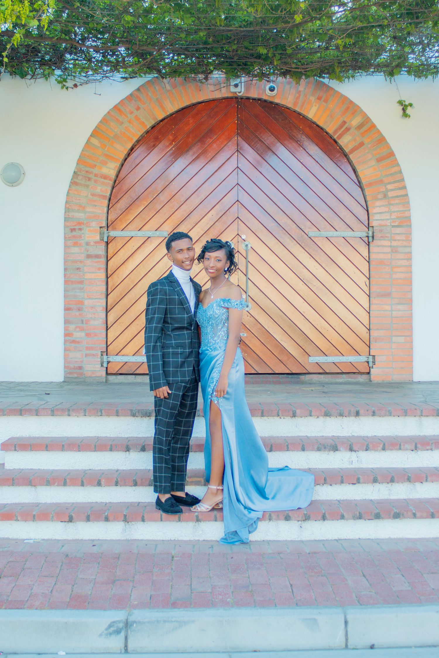Matric photographer Chanelle Gordon captures authentic, warm, and candid moments. Specializing in family, couples, matric