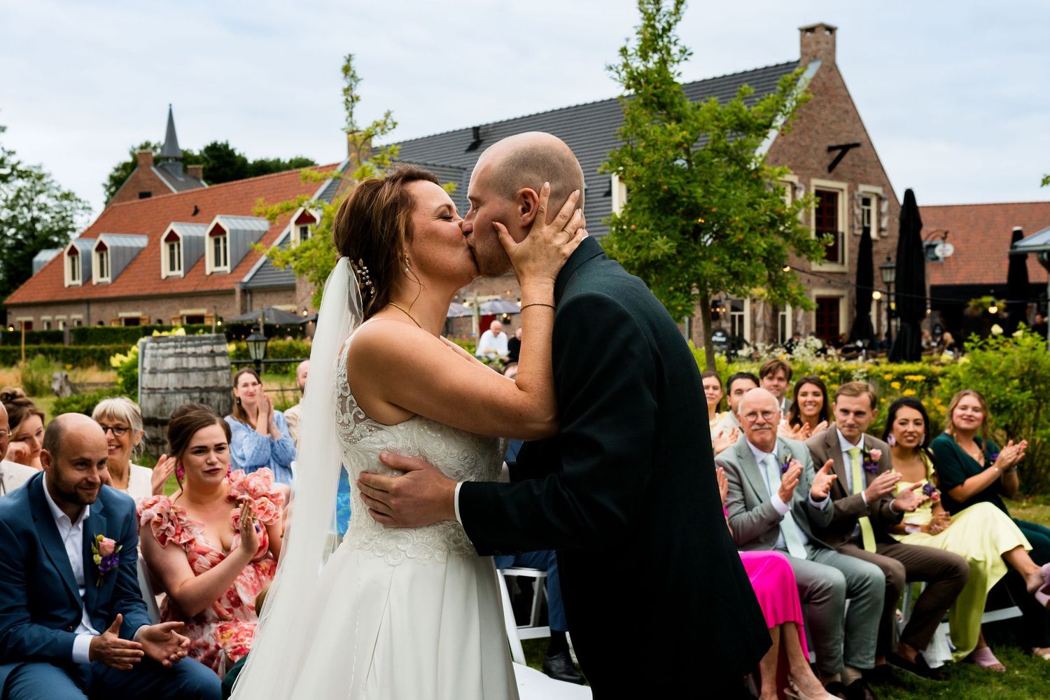 trouwfotograaf
bruidsfotograaf
huwelijksfotografie
bruidsreportage
trouwreportage
documentaire trouwfotografie
journalistieke trouwfotografi