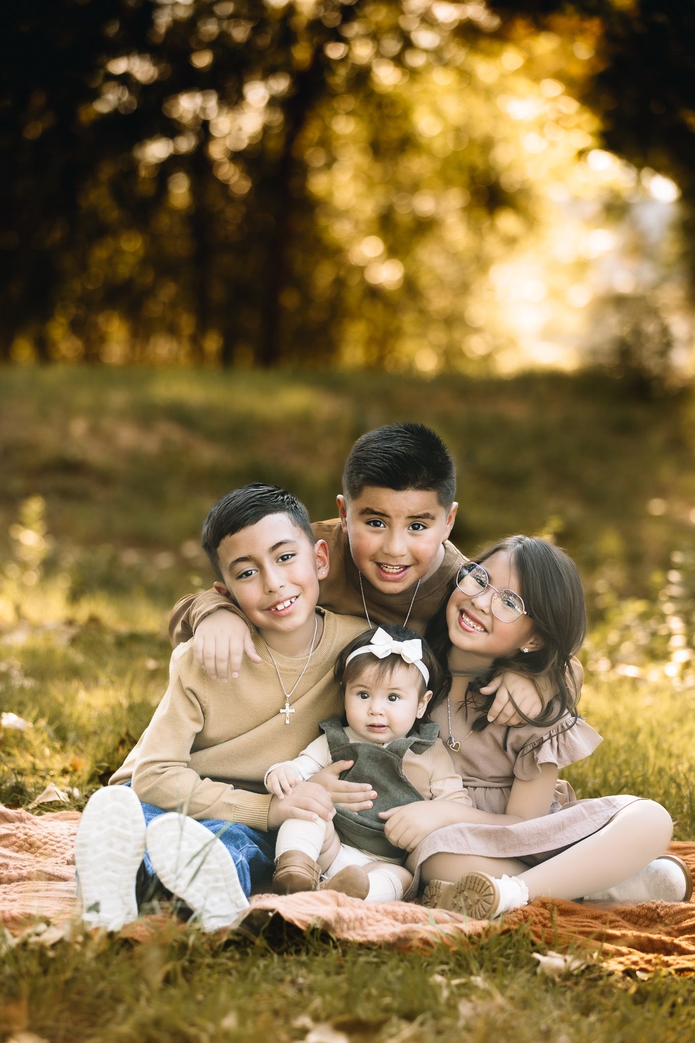 Fall family pictures taken in Northern Colorado. by Liz Rivas happy kids in a candid poses for fall family photographs