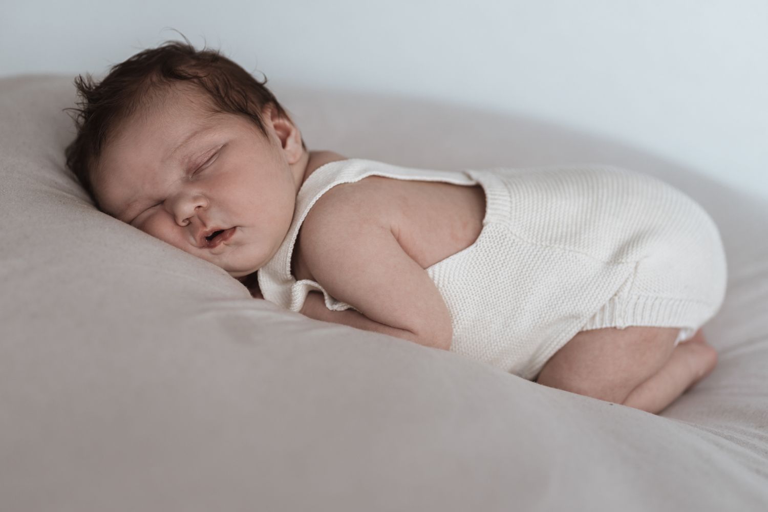 fotoshoot in de kraamtijd met pakje van de H&M